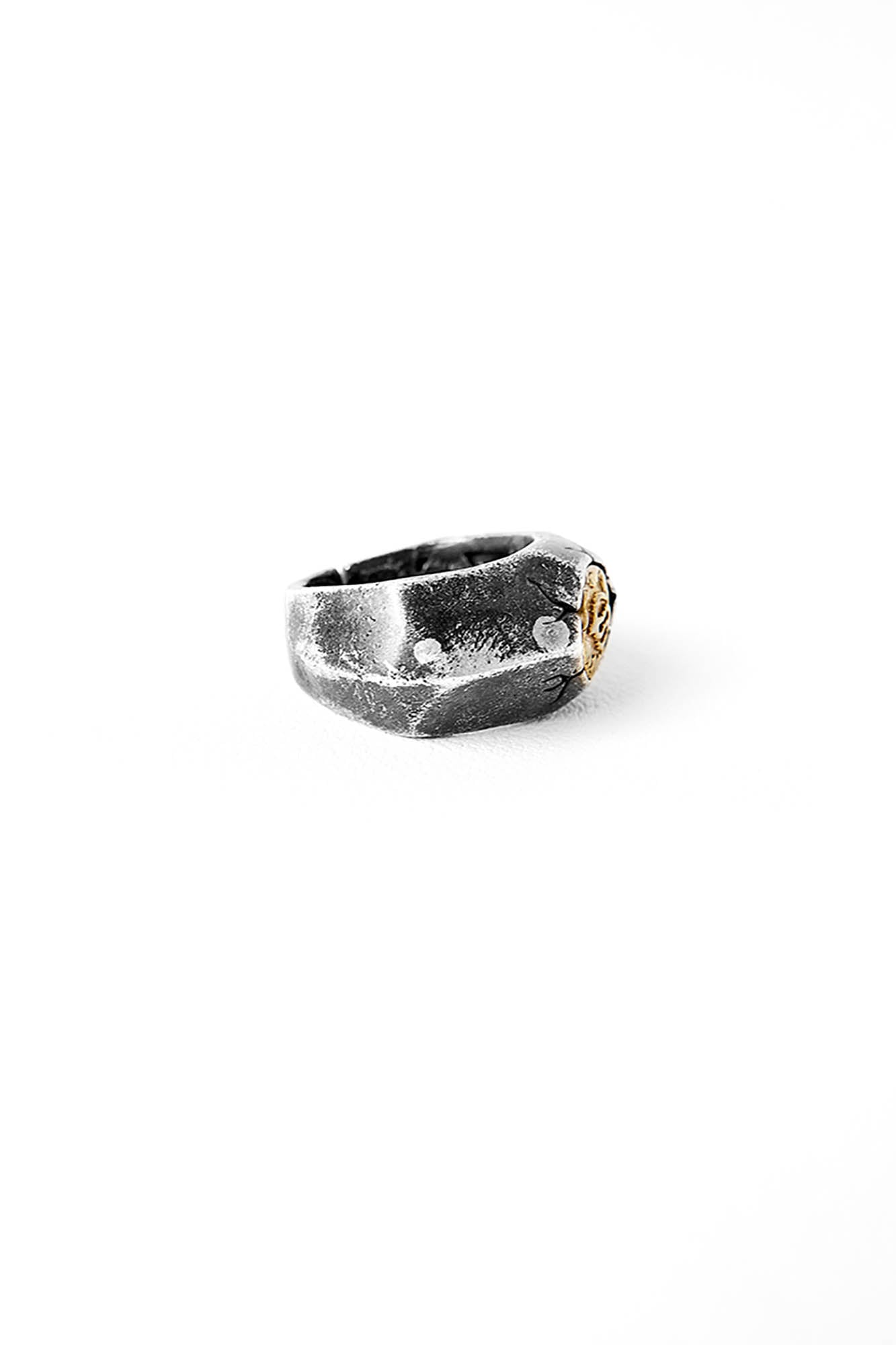 FLYERRER Cracked Sigil Ring