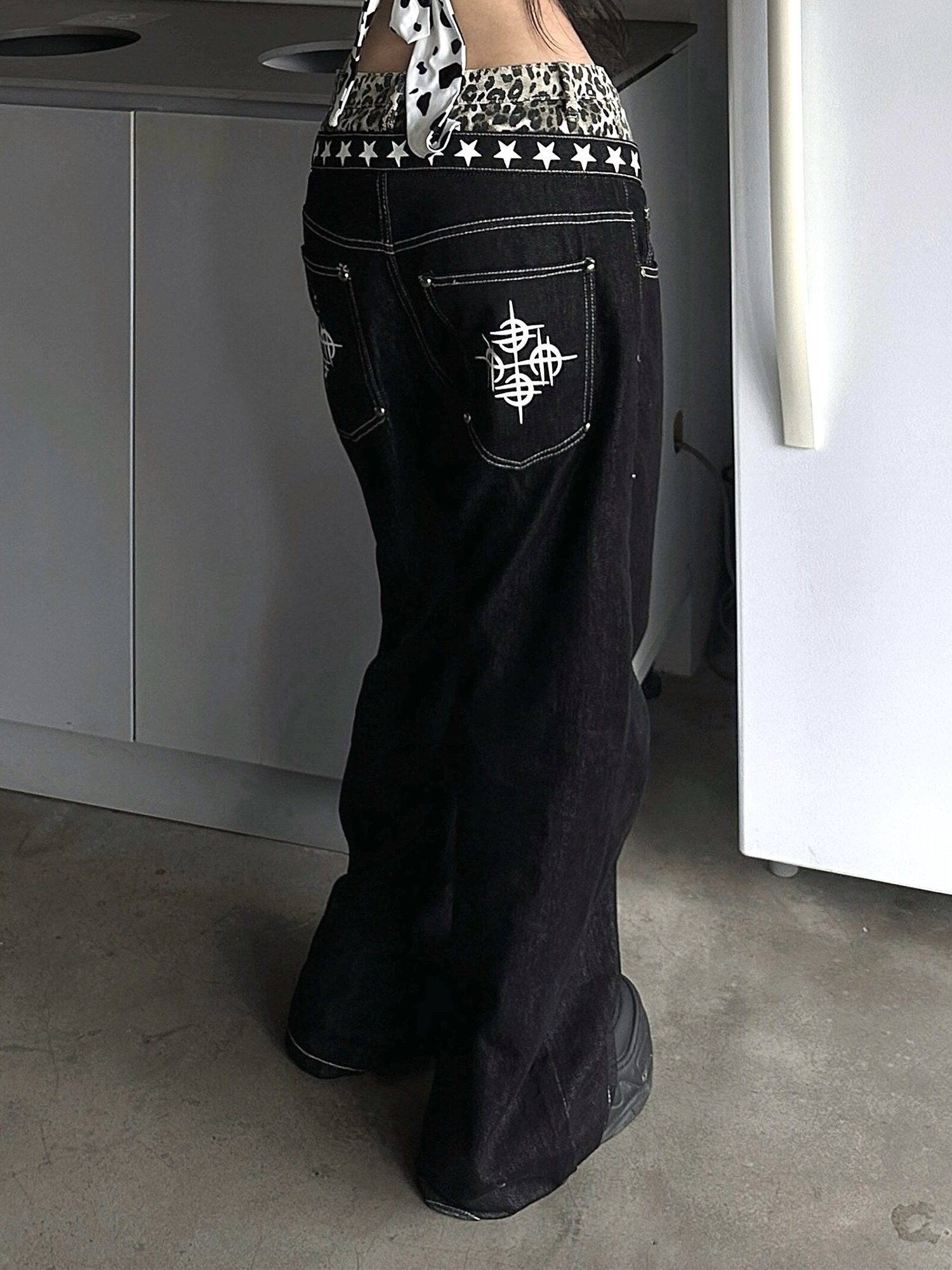 DETW Leopard Double-Waistband Curved Jeans