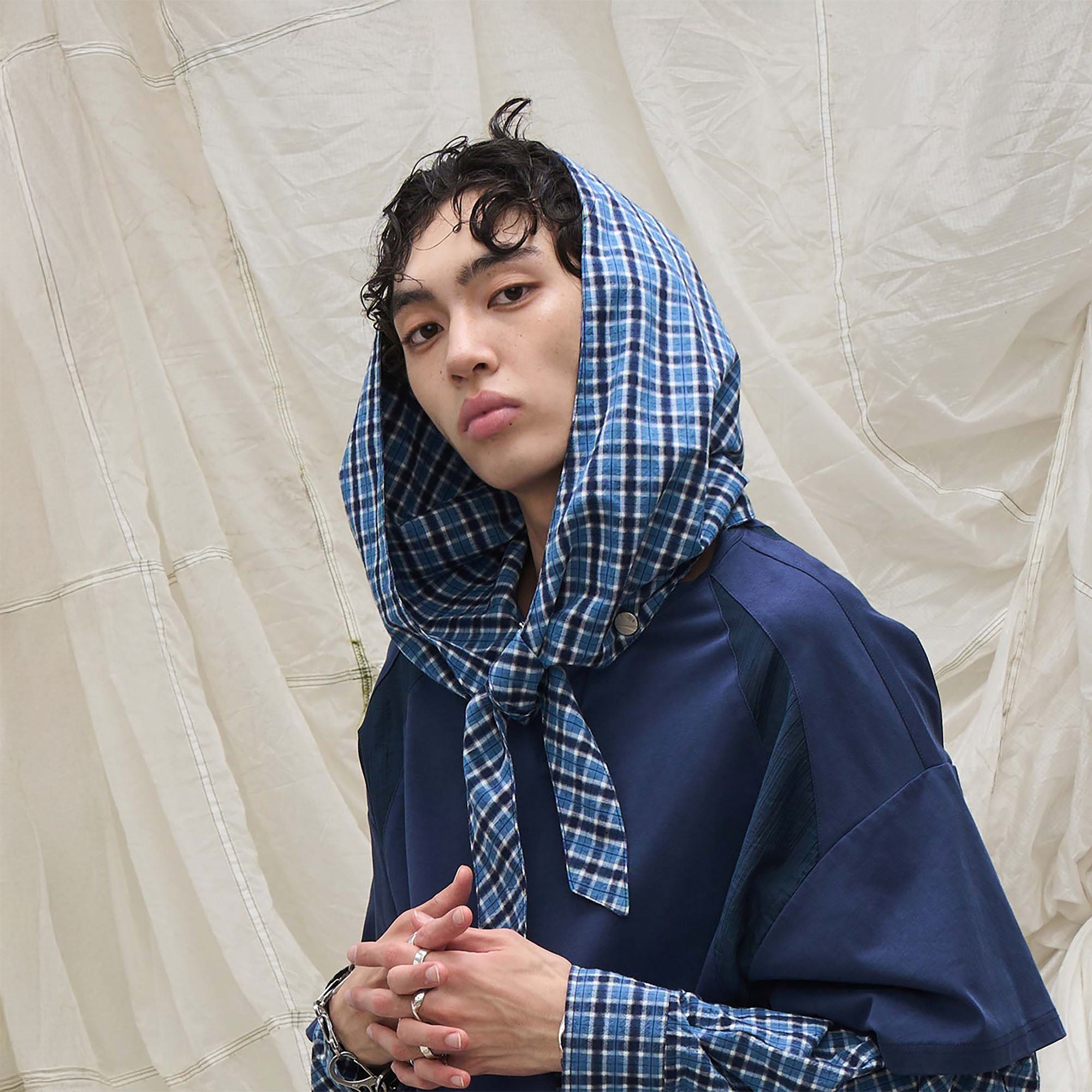 RELABEL Detachable Tie Hood Scarf