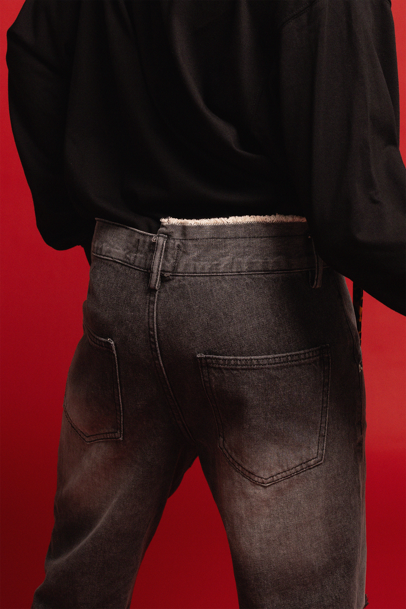 REDH Washed Paint-Splattered Distressed Jeans