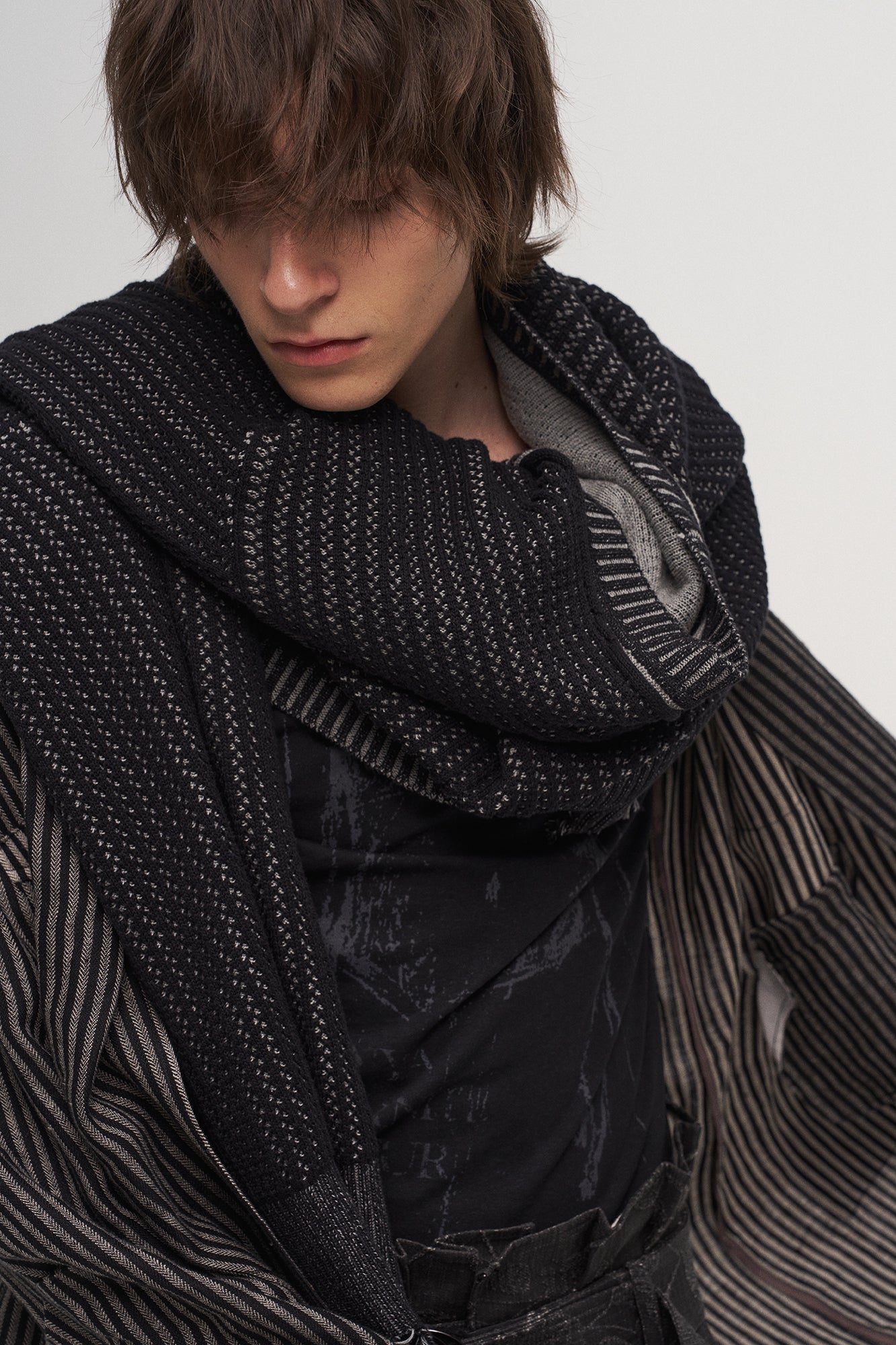 ILNya Nieternite Nifutur Frayed Edge Ribbed V-Neck Cardigan