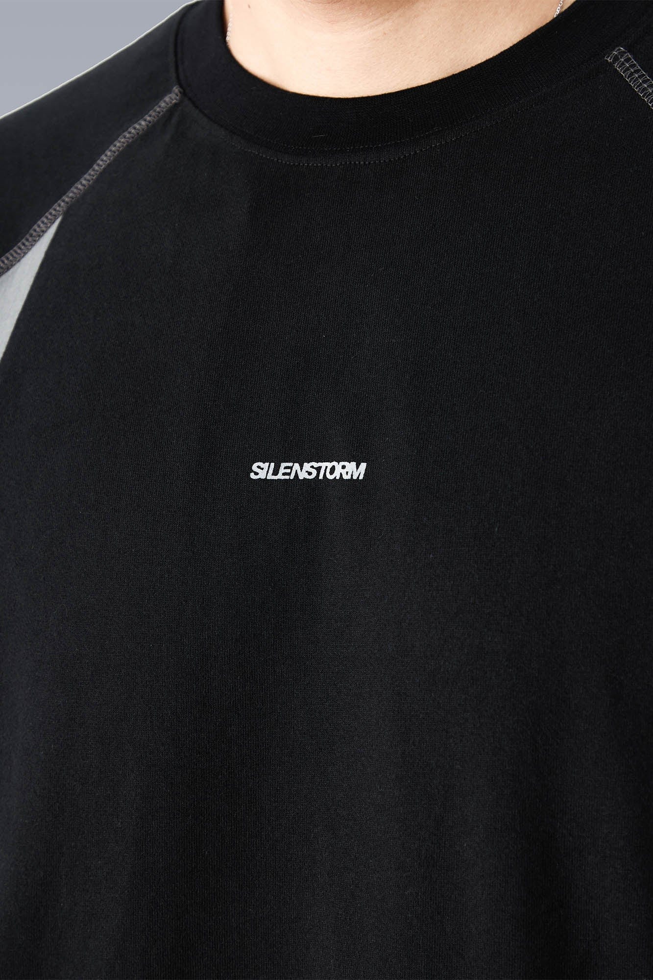 SILENSTORM Paneled Multi-Pocket T-Shirt