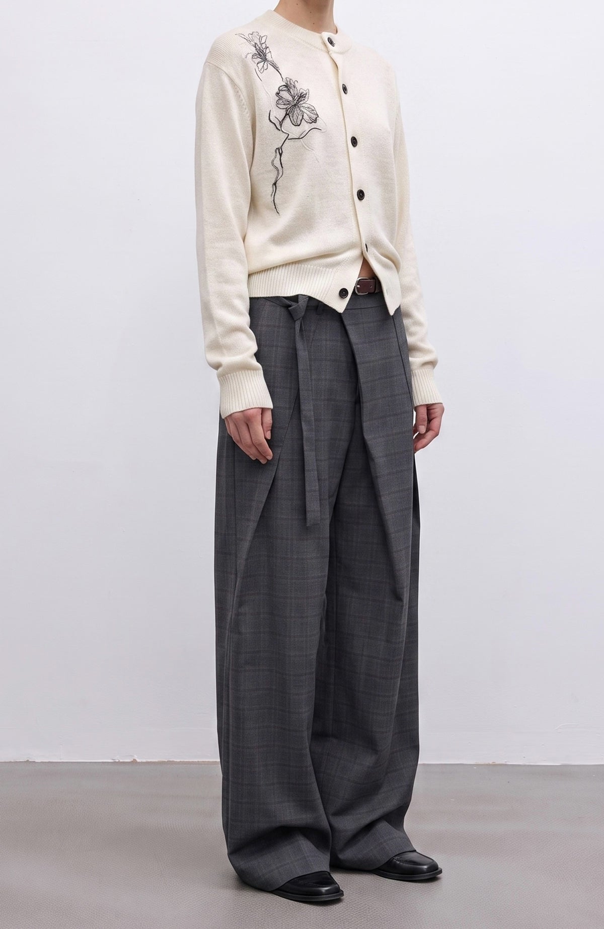ELETEIZE Iris Sketch Embroidered Linen-Blend Cardigan