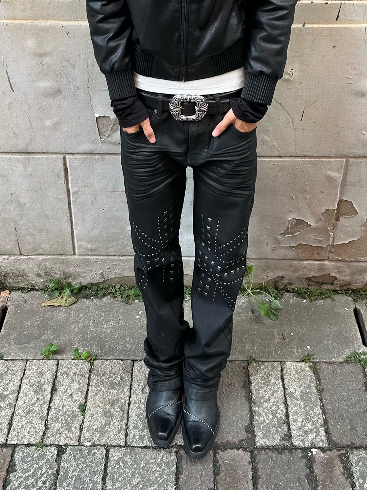 SAXGENWON Studded Washed Pleated Slim Jeans