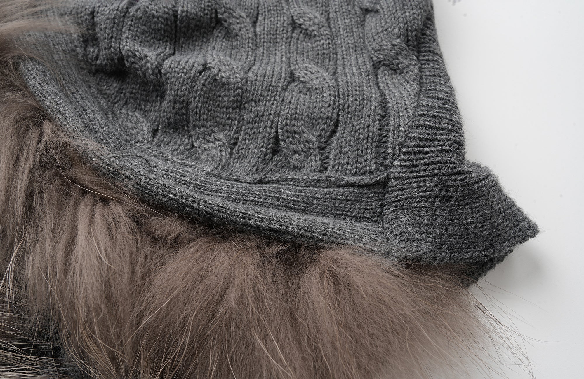 CLP Faux-Fur Trim Cable-Knit Cropped Cardigan