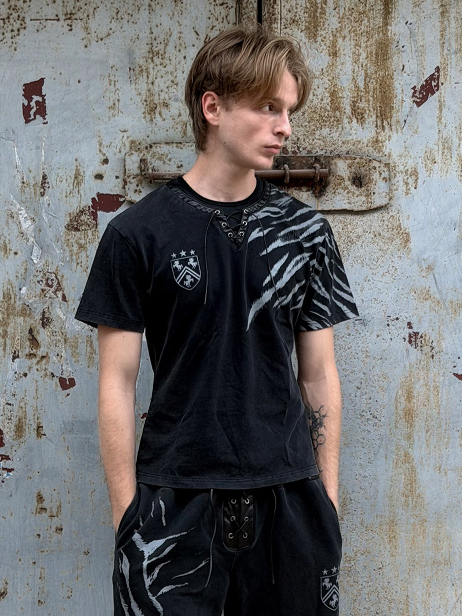 ESAIAS Washed Zebra Lace-Up Tee