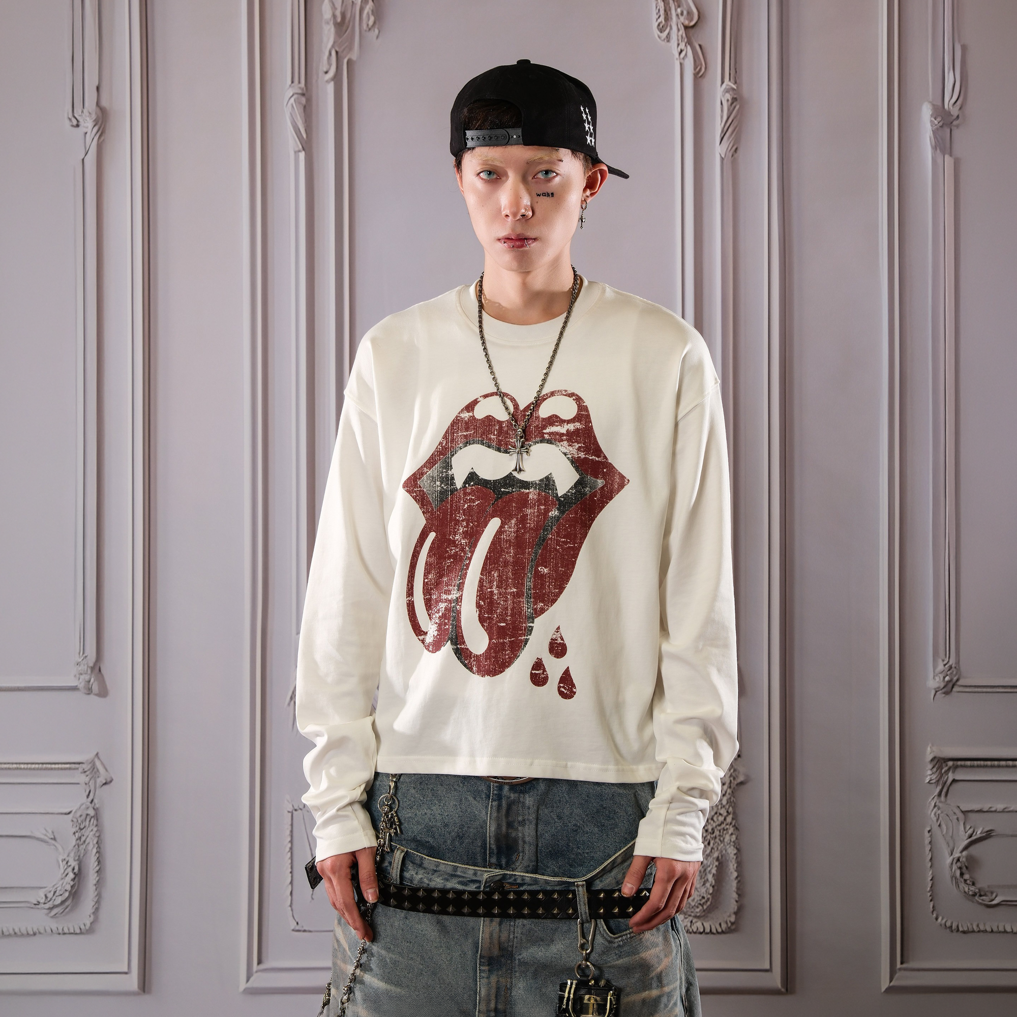 THEWET Washed Graphic Long-Sleeve Tee