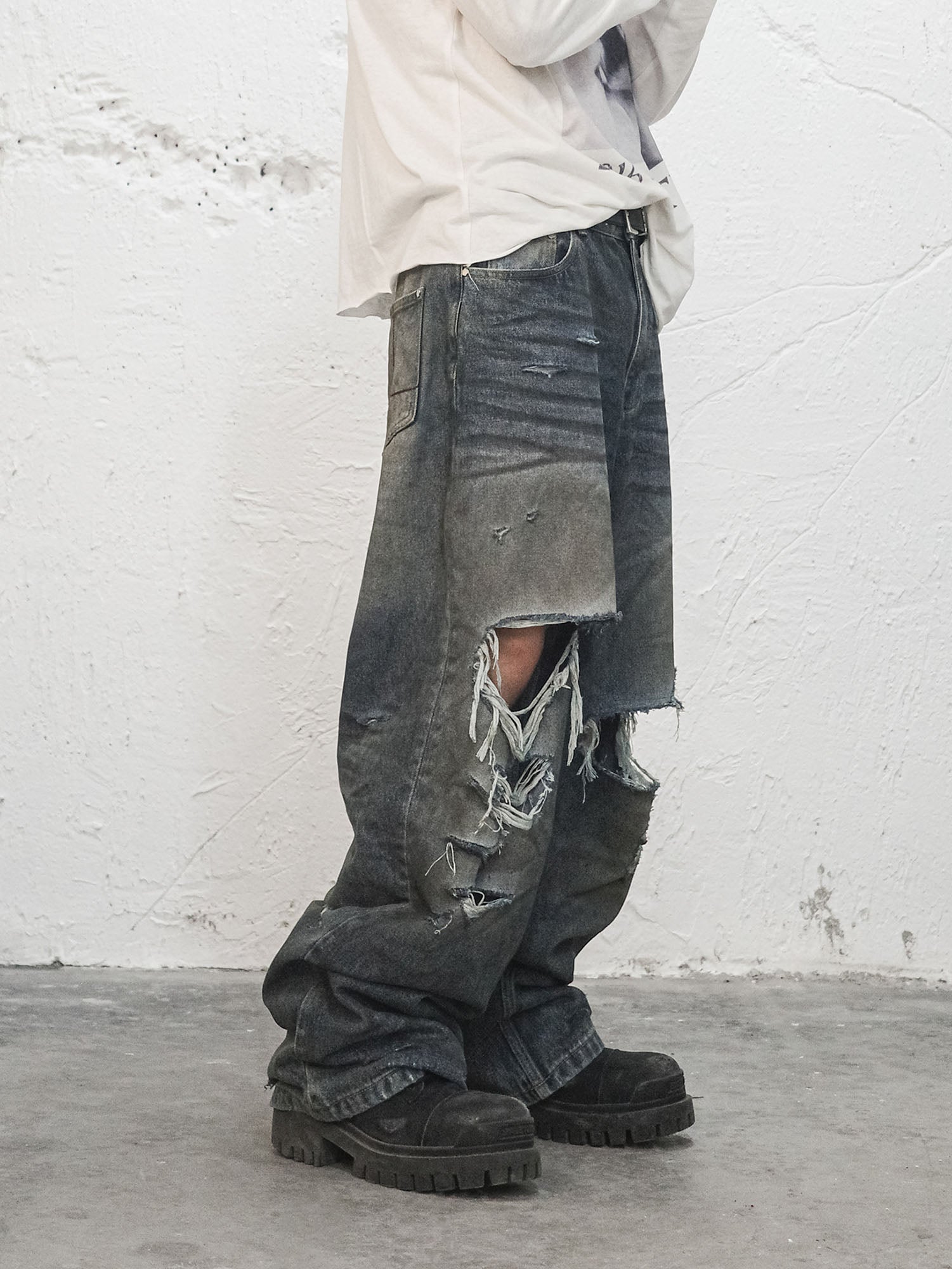 UNDERWATER Muddy Ripped Baggy Jeans