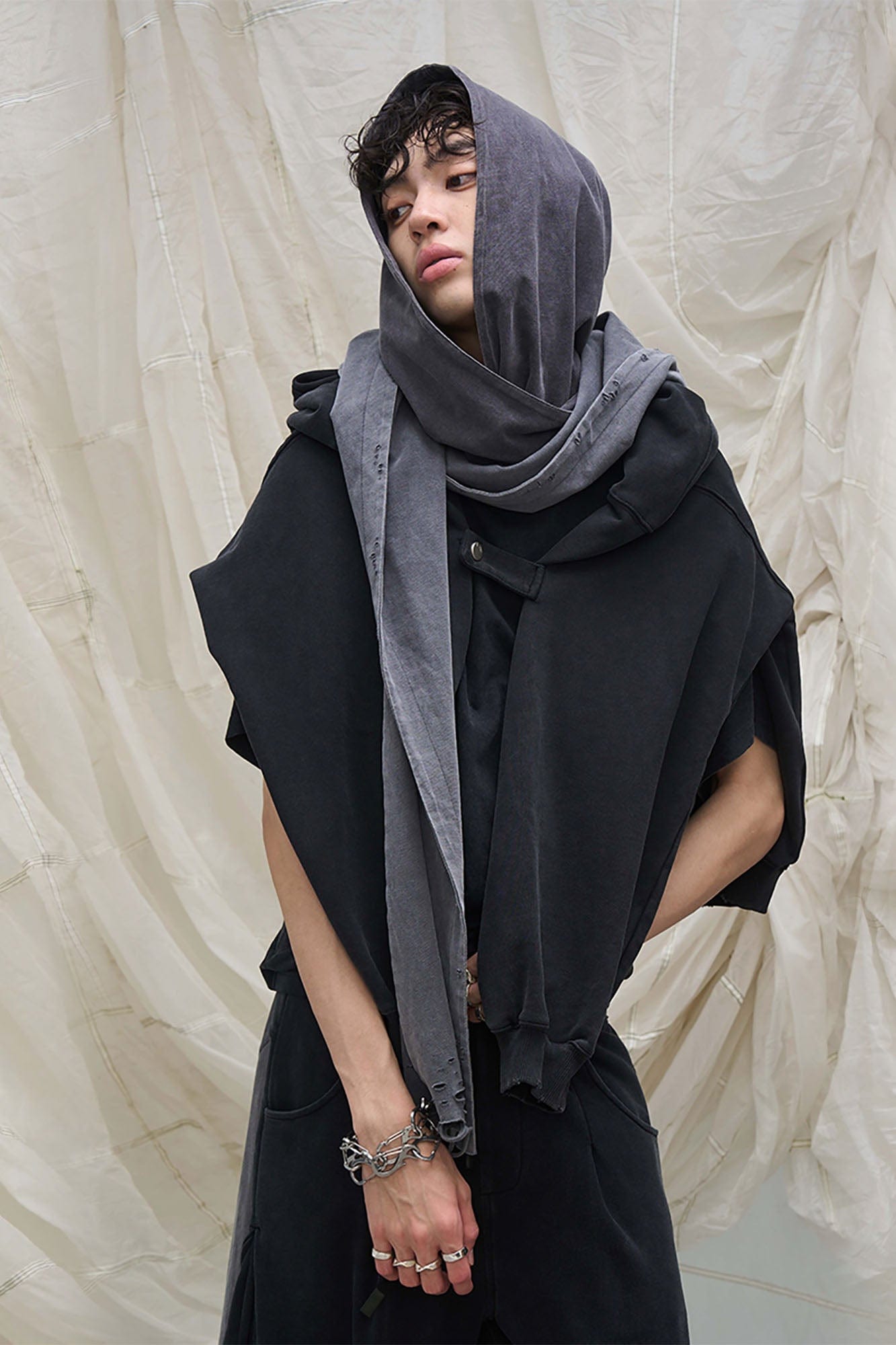 国内で当店のみ RELABEL - Detachable-Hood Distressed Ripped RELABEL Detachable-Hood Distressed Ripped Sweatshirt