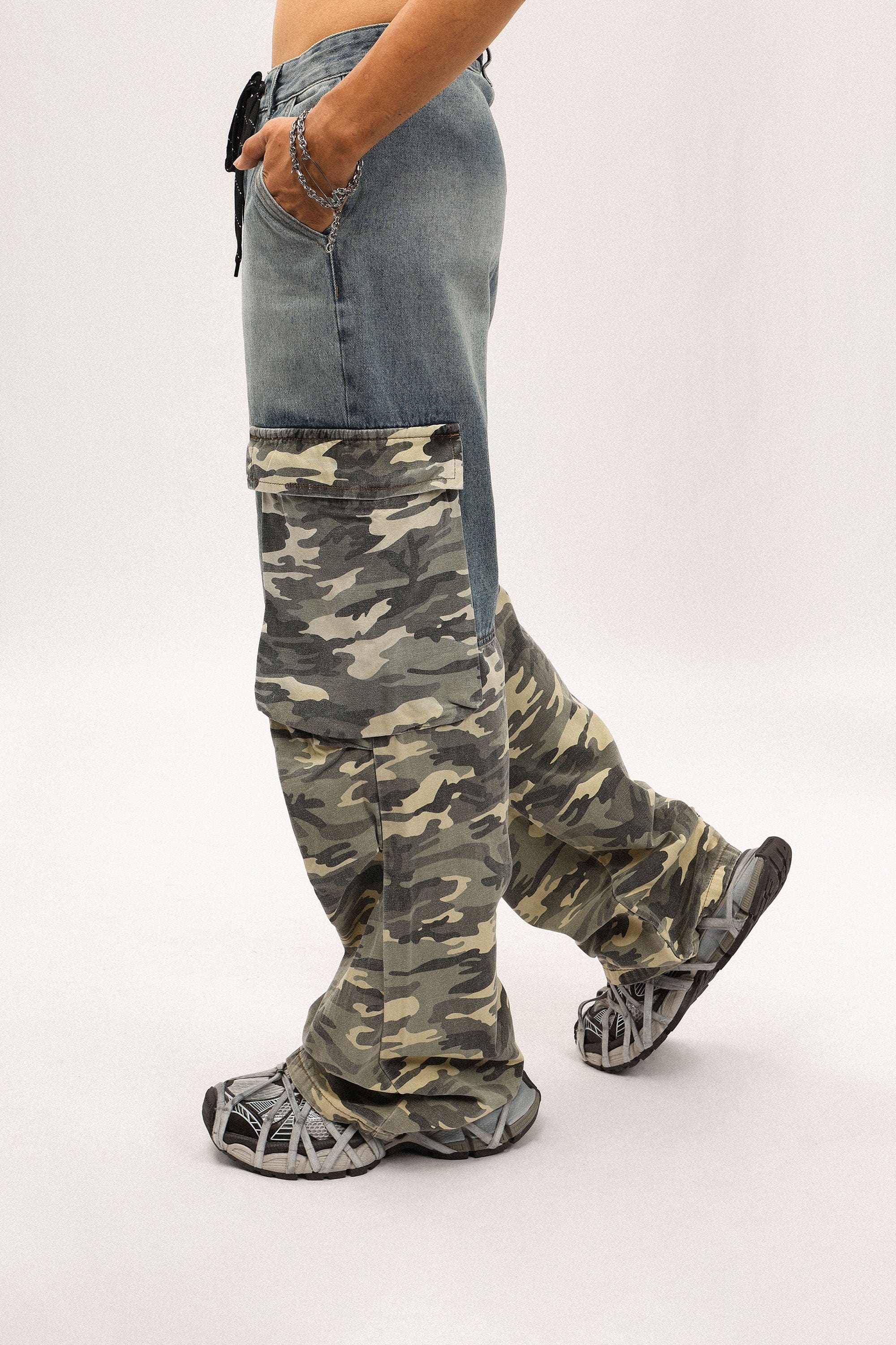 OVDY Camo Spliced Big-Pocket Jeans