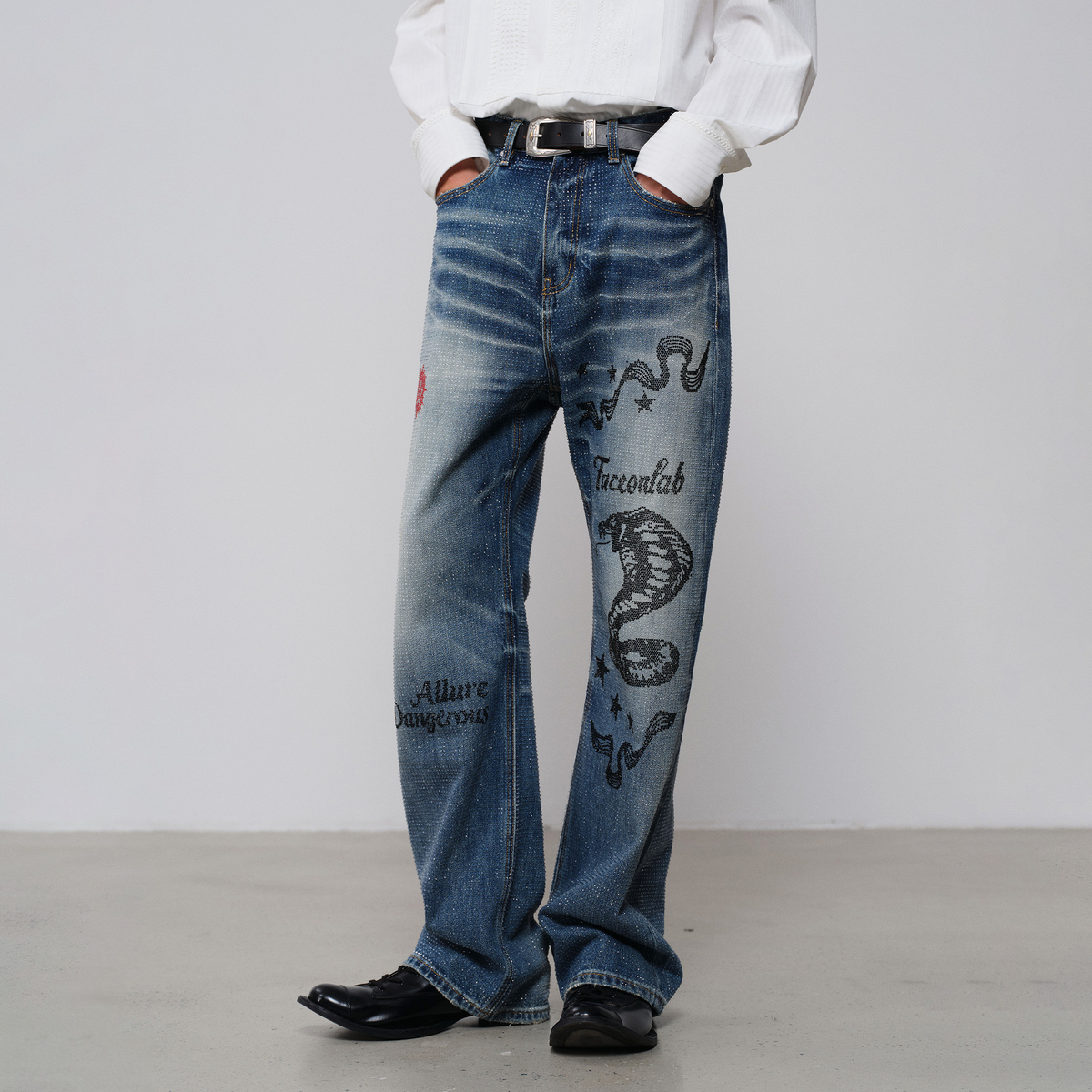 FACEONLAB Crystal Rhinestone Serpent Washed Straight-Leg Jeans