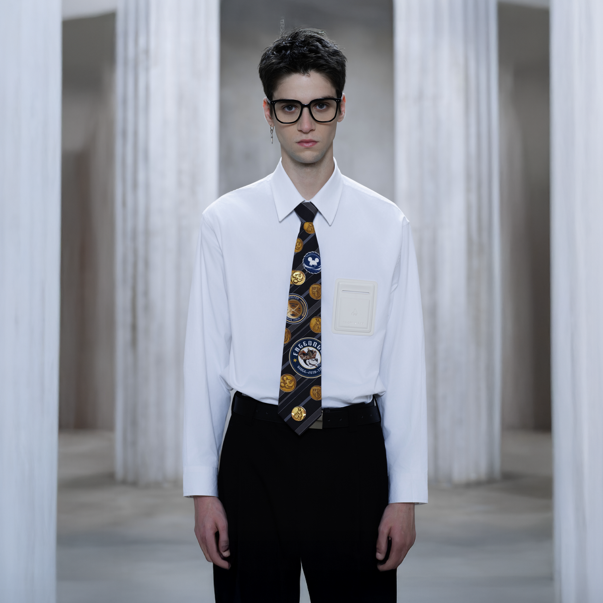 FACEONLAB Golden Emblem Stripe Zip Tie Black