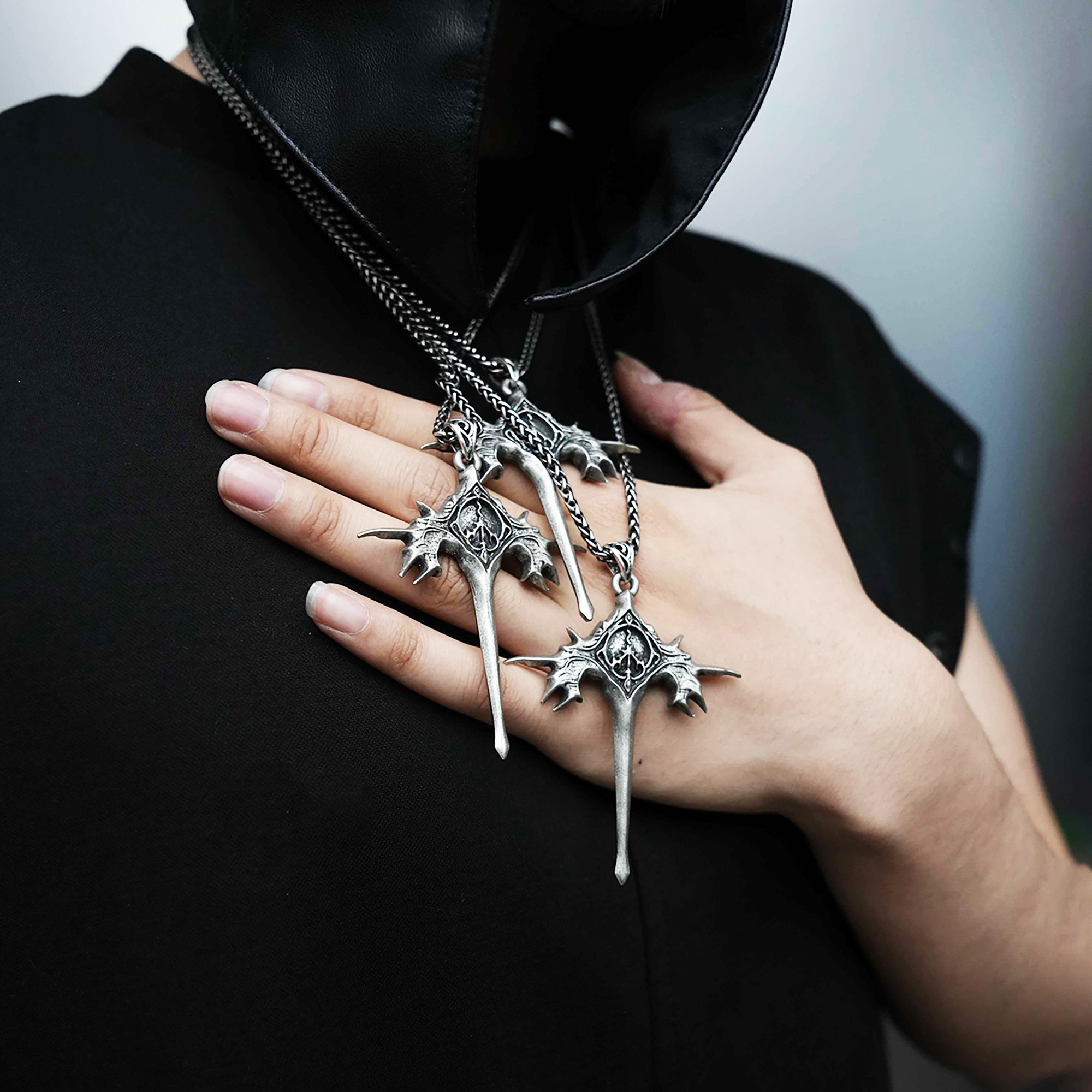 SSIN7 Thorn Cross Pendant Necklace