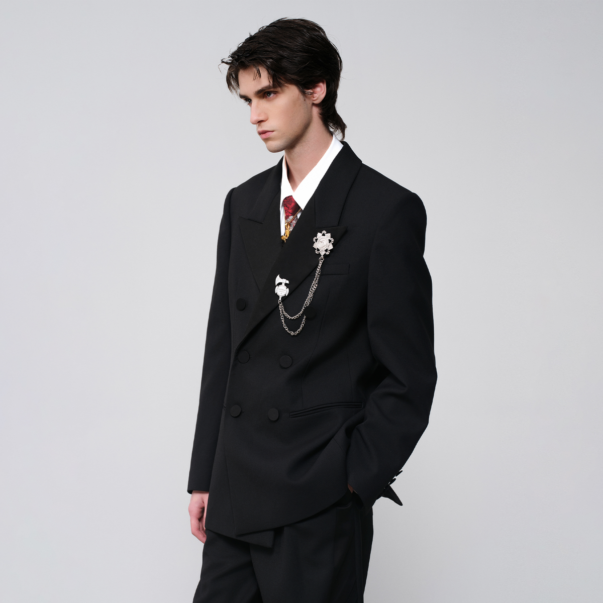 FACEONLAB Medal Emblem Double-Breasted Peak Lapel Blazer