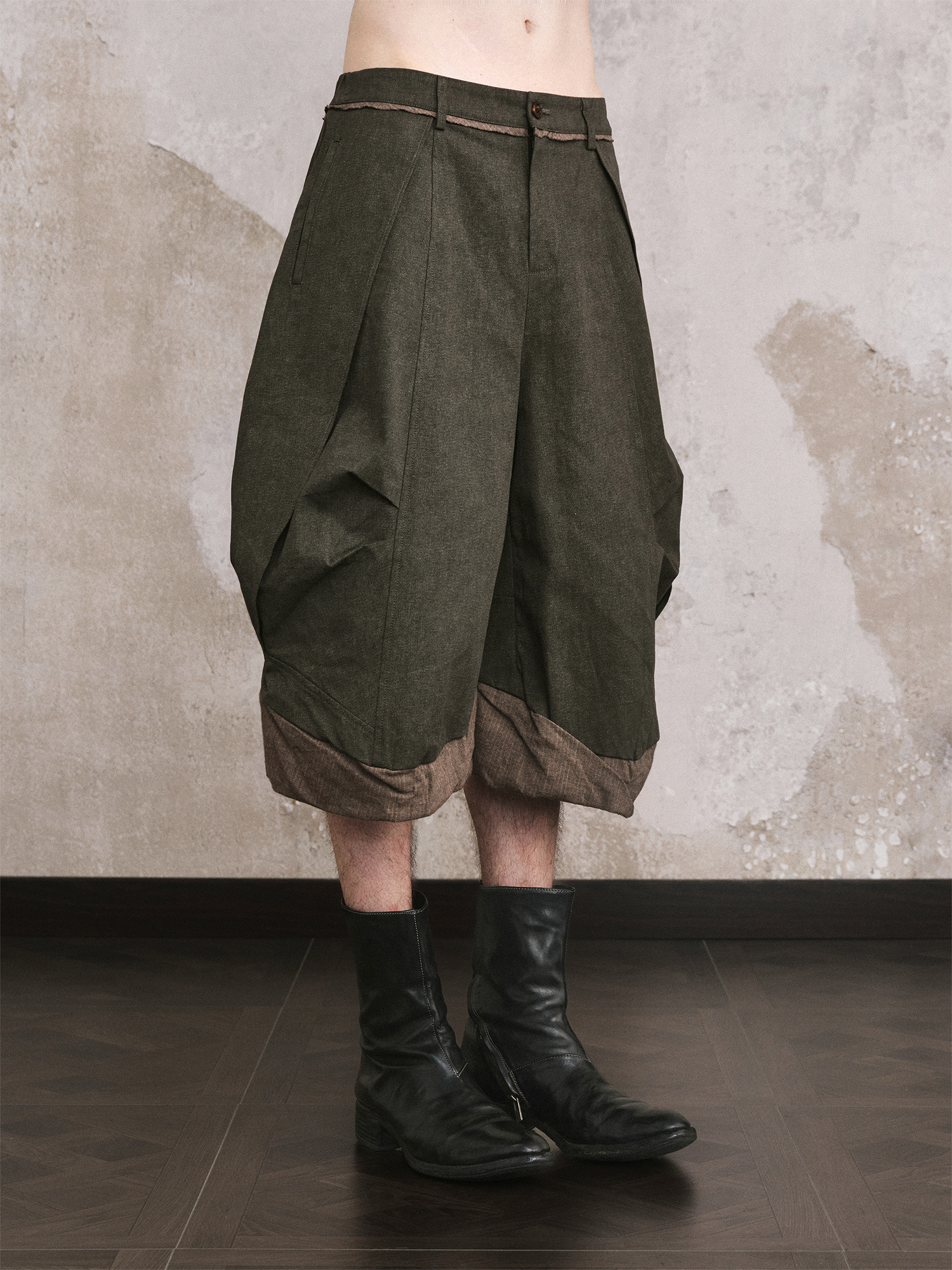 ILNya Nieternite Nifutur Crinkled Curved Cropped Pants Dark Green