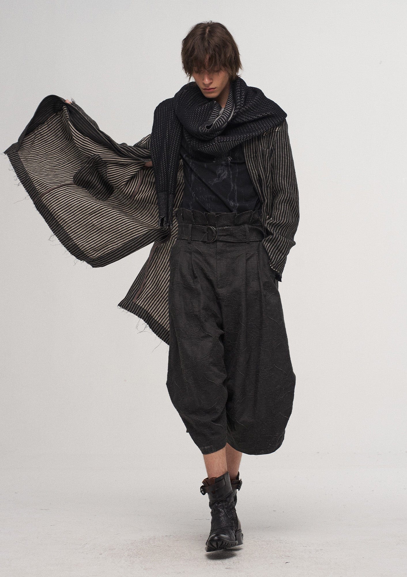 ILNya Nieternite Nifutur Jacquard Ruffled Hem Capris Lantern Pants, premium urban and streetwear designers apparel on PROJECTISR.com, ILNya Nieternite Nifutur