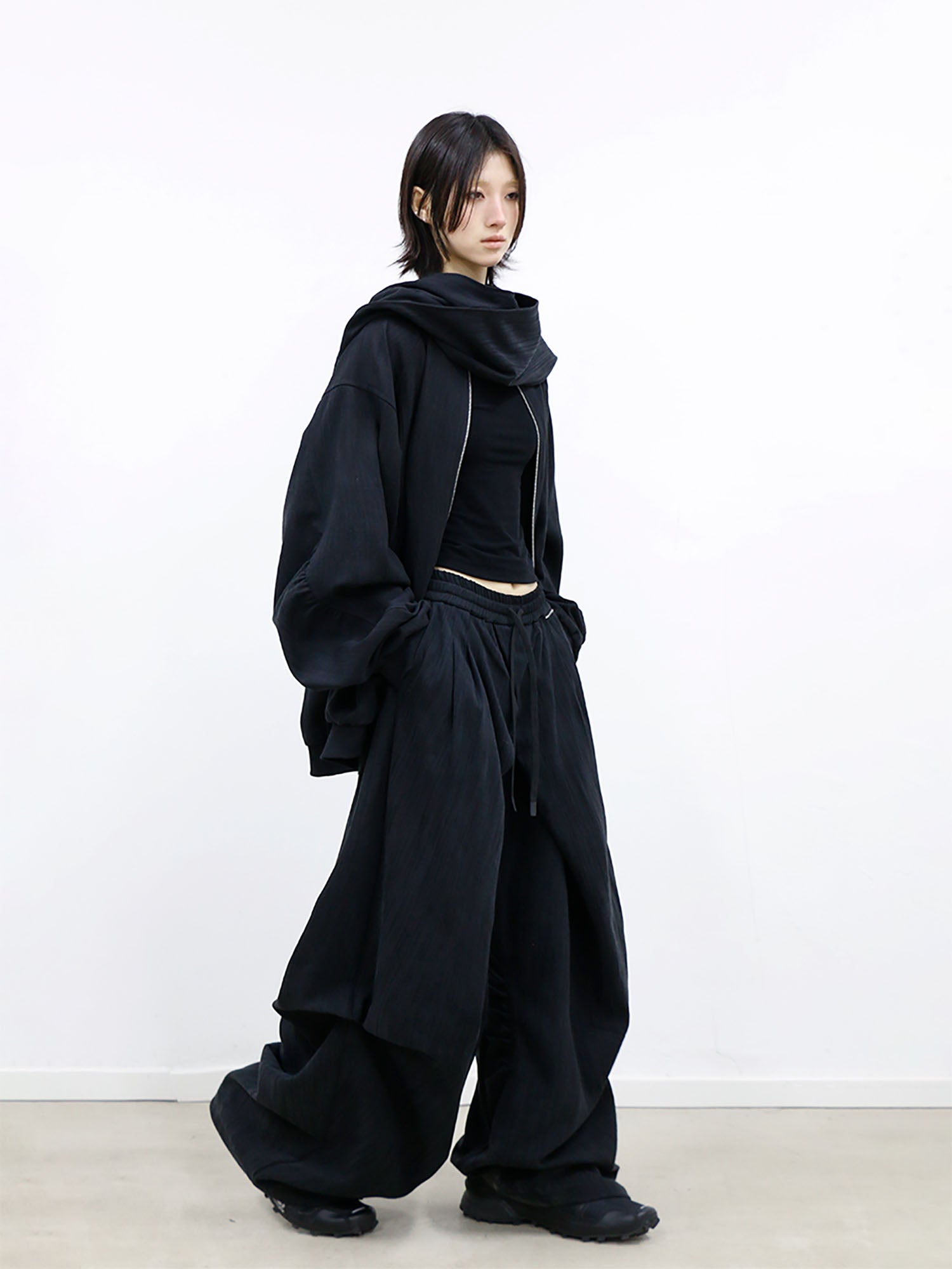 RELABEL Crinkled Drawstring Oversized Pants Black