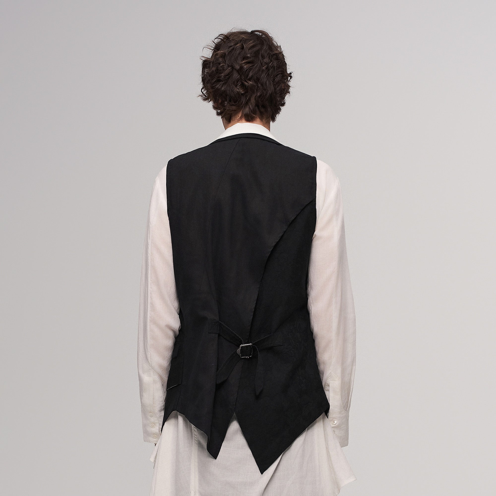 ILNya Nieternite Nifutur Distressed Frayed Petal-Collar Vest