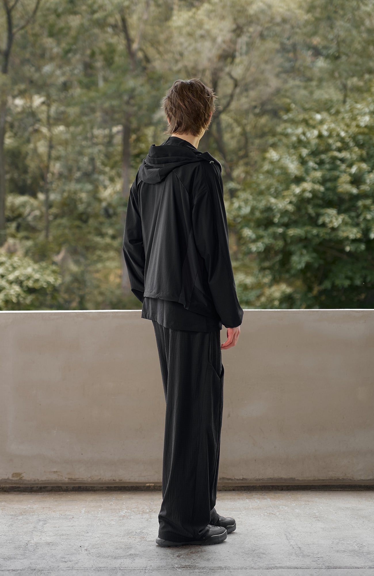 MOITIEDEPETALE Seersucker Curved Pleated Trousers