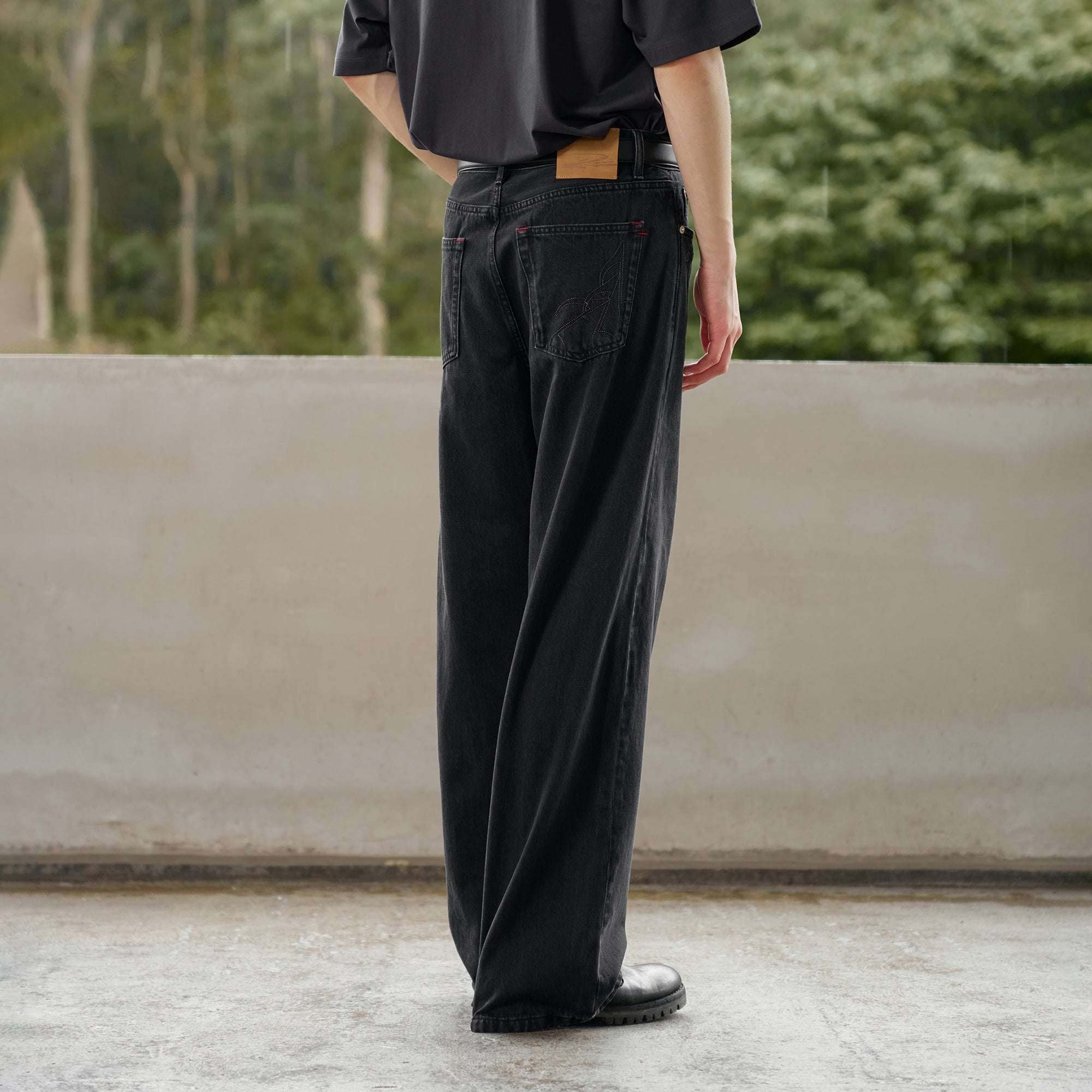 MOITIEDEPETALE Music Note Embroidered Straight-Leg Jeans