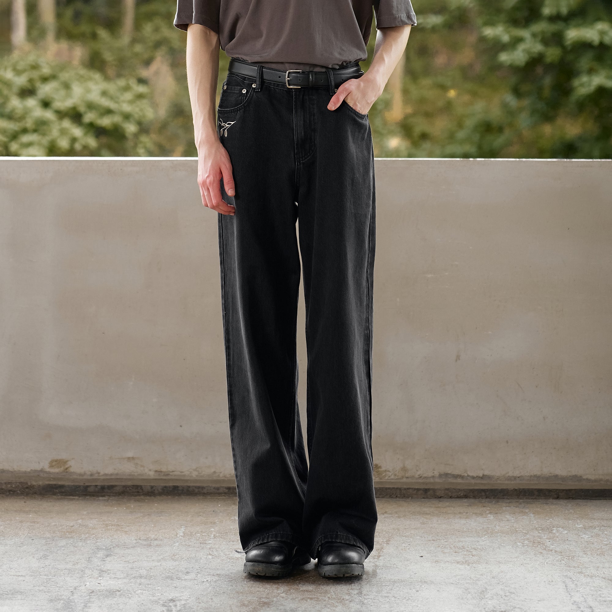 MOITIEDEPETALE Music Note Embroidered Straight-Leg Jeans