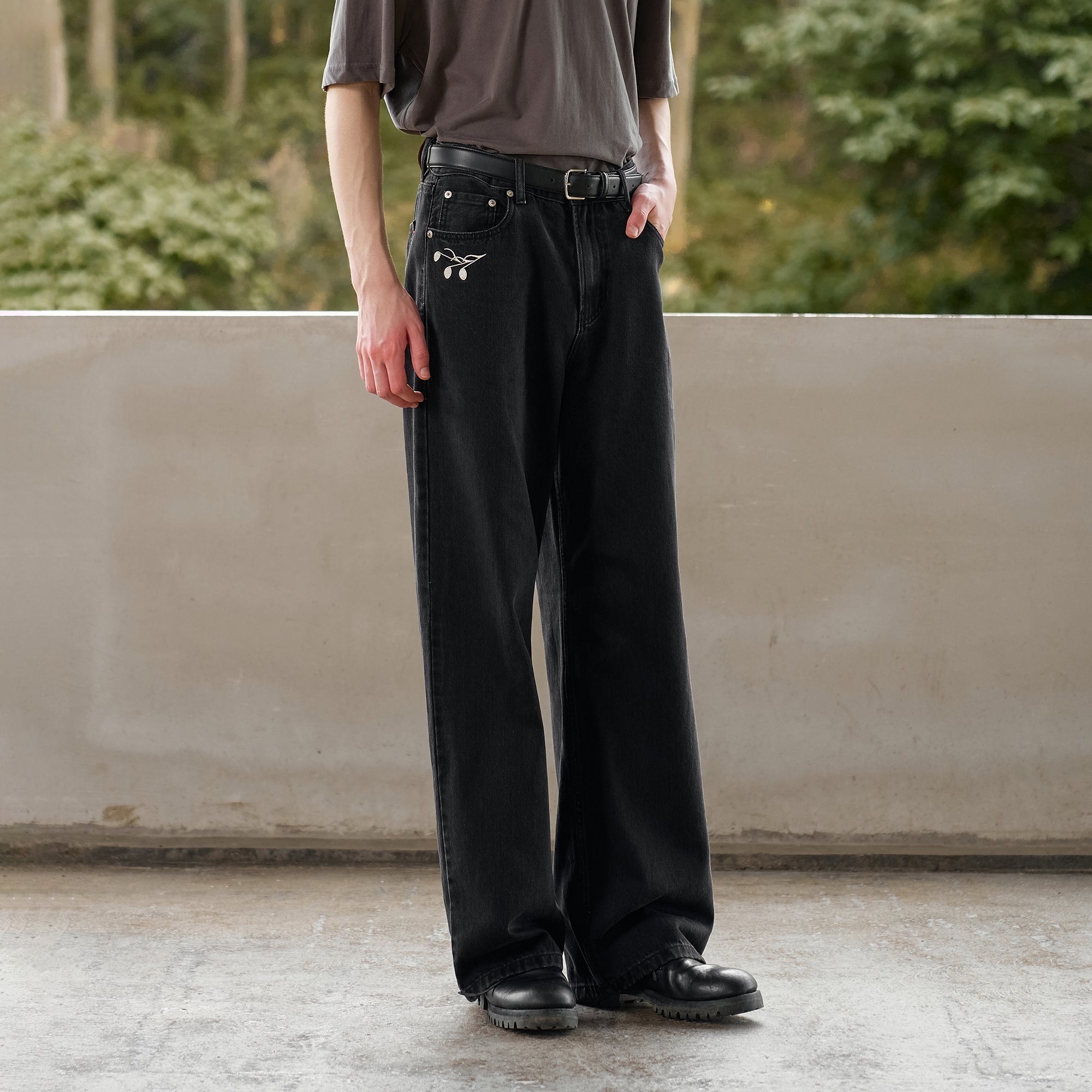 MOITIEDEPETALE Music Note Embroidered Straight-Leg Jeans