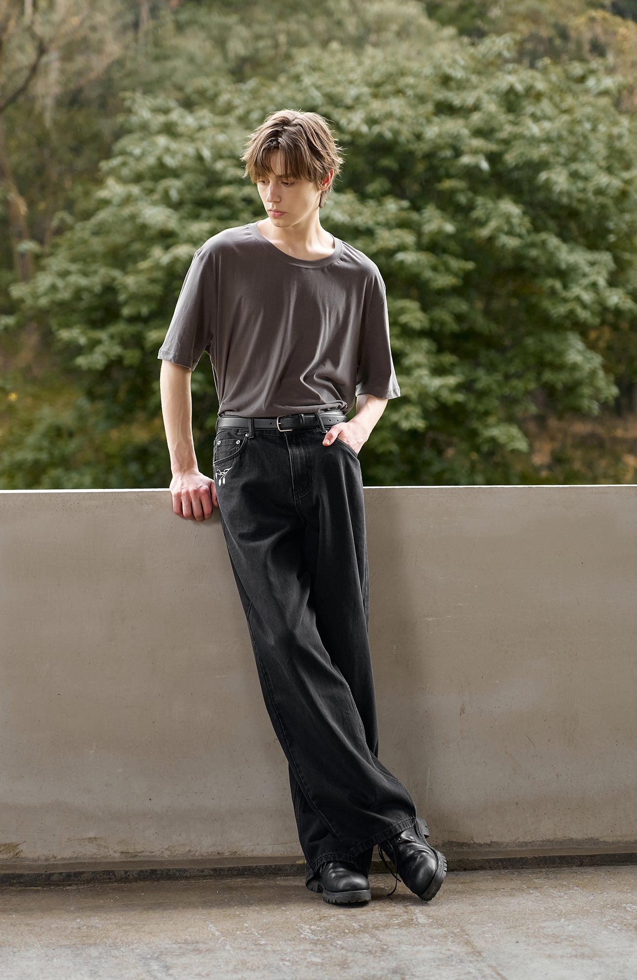 MOITIEDEPETALE Music Note Embroidered Straight-Leg Jeans