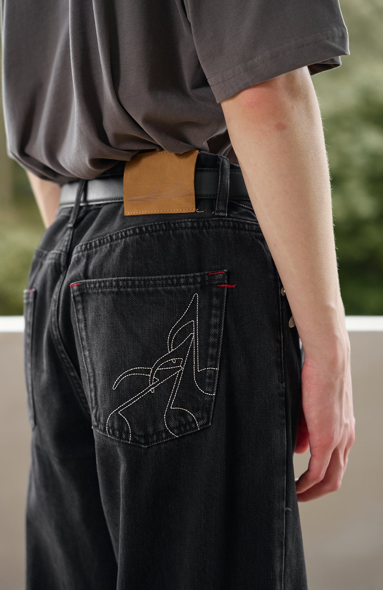 MOITIEDEPETALE Music Note Embroidered Straight-Leg Jeans