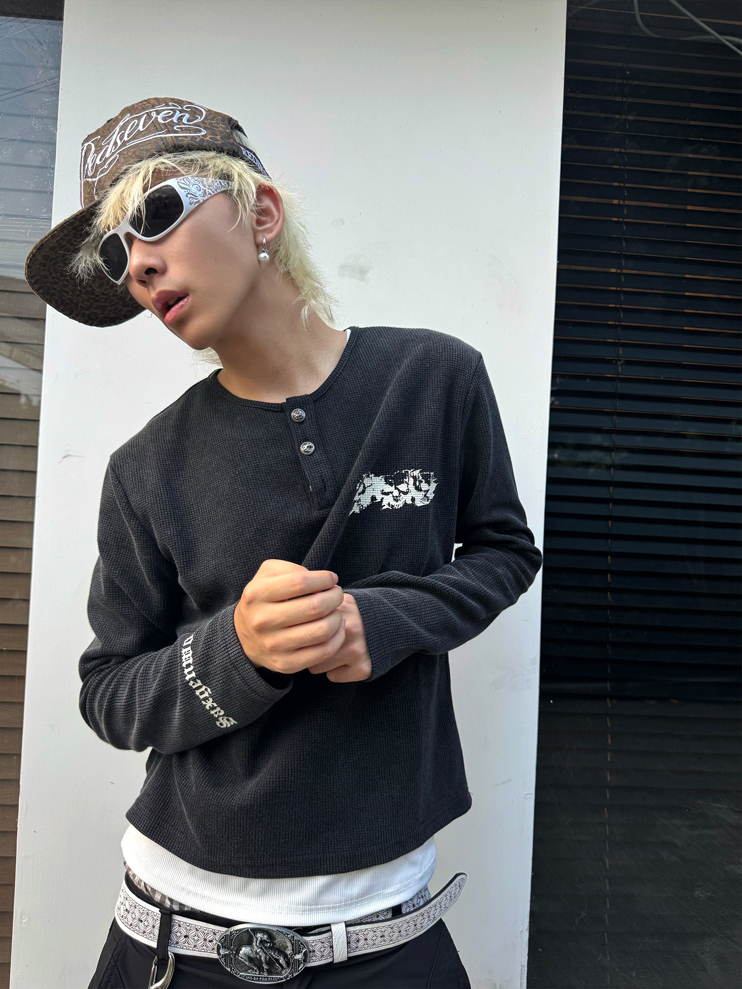 SAXGENWON Washed Skull Graphic Waffle-Knit Henley Long-Sleeve Tee
