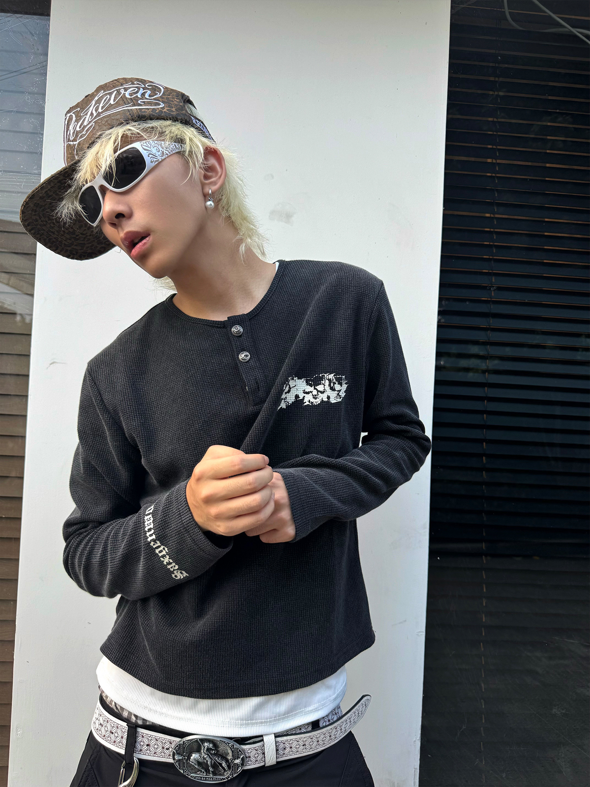 SAXGENWON Washed Skull Graphic Waffle-Knit Henley Long-Sleeve Tee