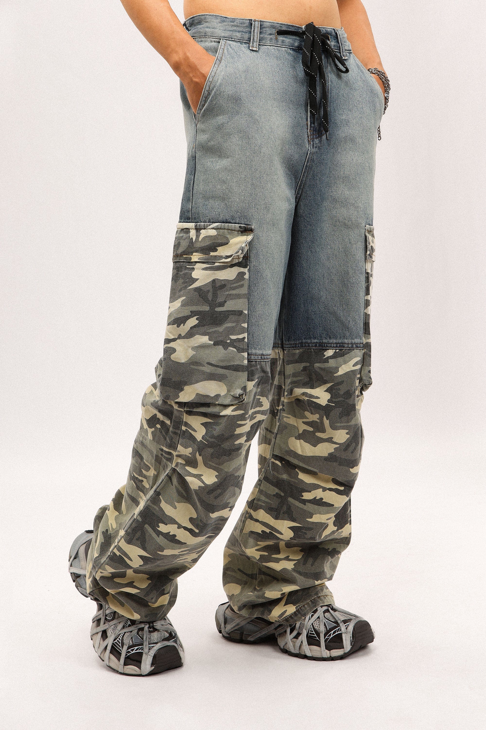 OVDY Camo Spliced Big-Pocket Jeans