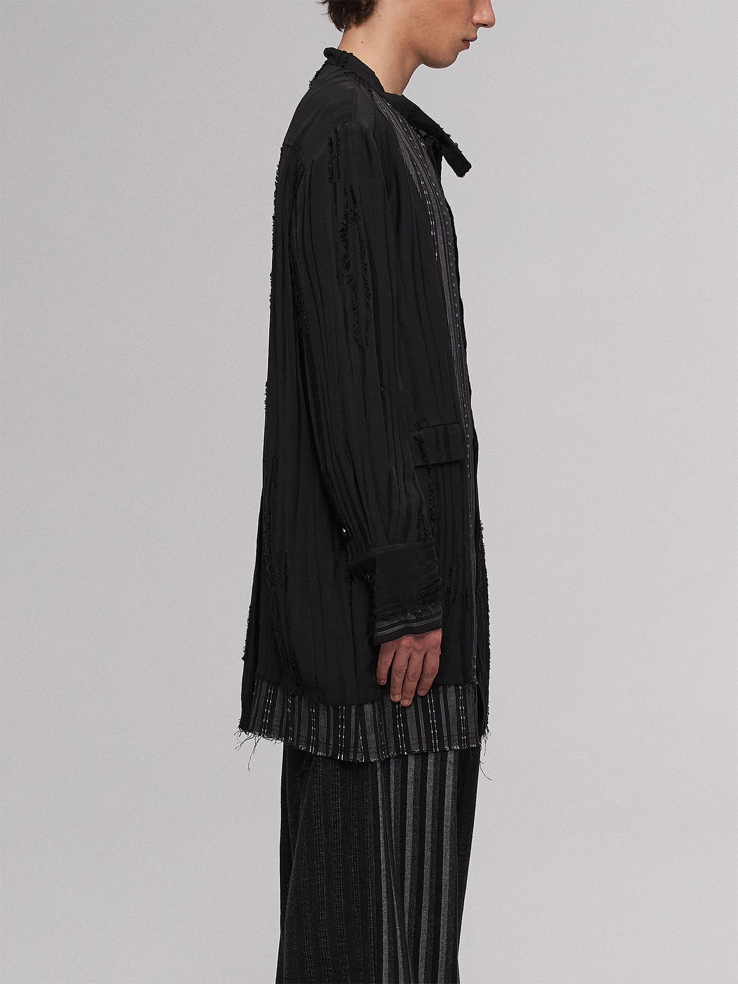ILNya Nieternite Nifutur Deconstructed Stripe Stich Raw Long Shirt Black