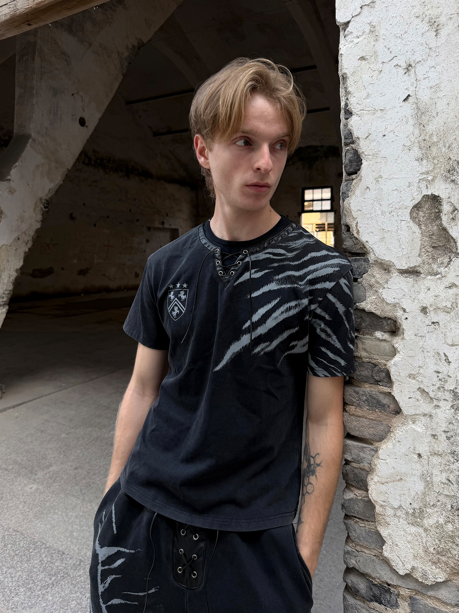 ESAIAS Washed Zebra Lace-Up Tee