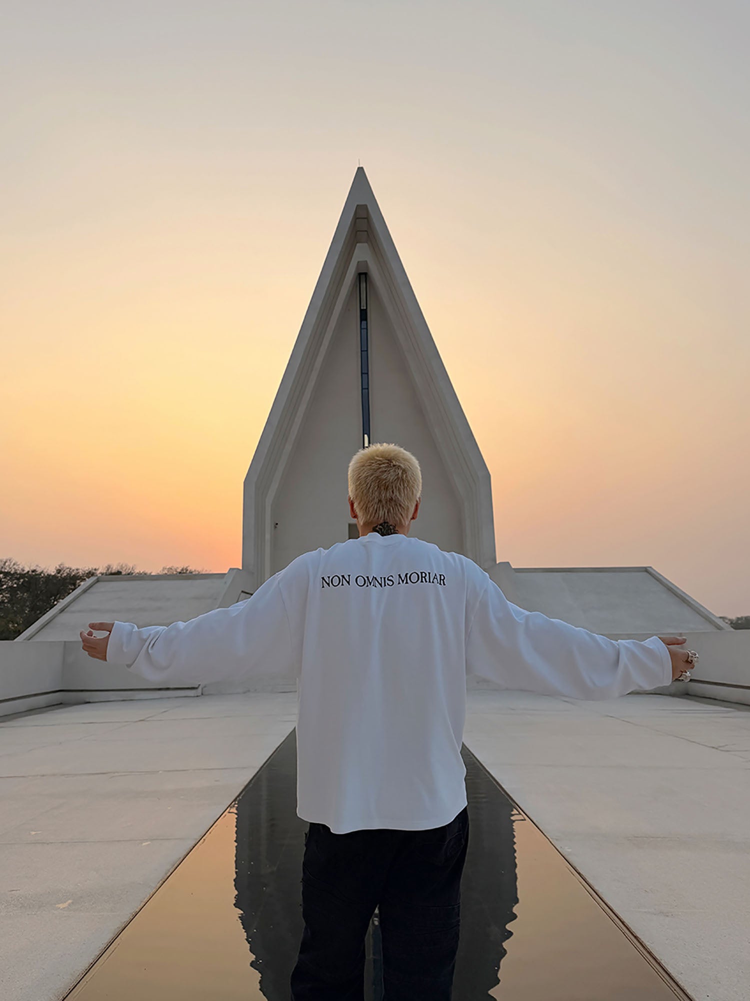 UNDERWATER Thorn Ring LOGO Long-Sleeve Tee White
