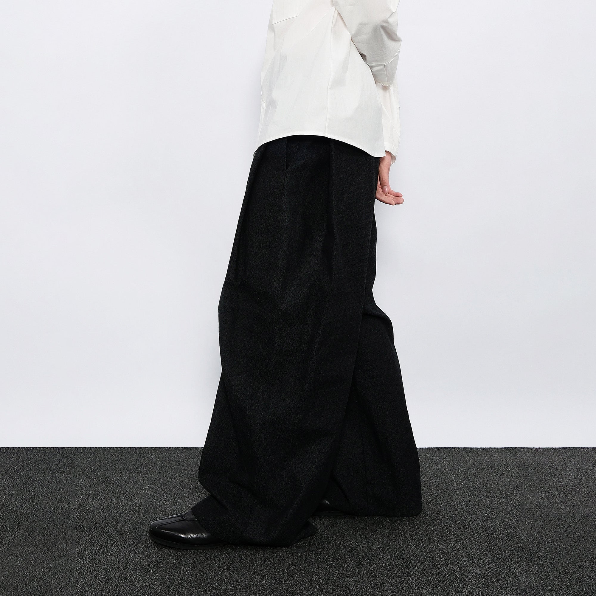 そ*る様 7440 37 1 16 pleated straight pants 7440 37 1 Symmetrical Pleats Drop-Crotch Jeans