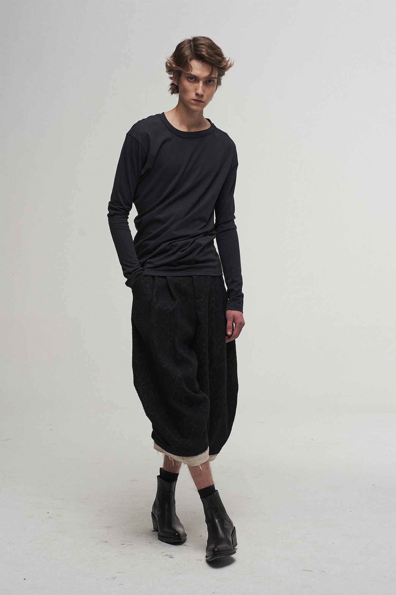 ILNya Nieternite Nifutur Asymmetrical Neckline Drape Long Sleeve Tee