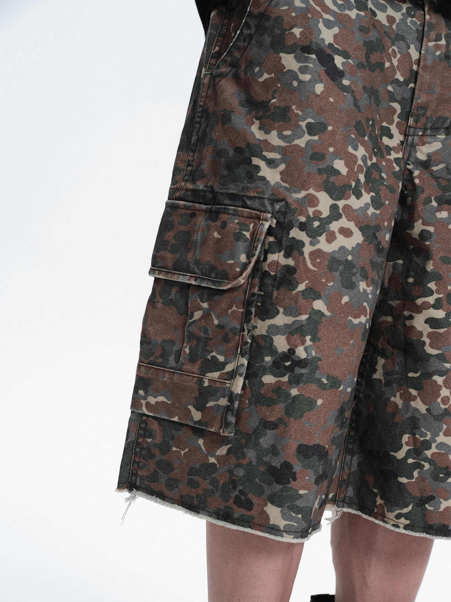 RICHILL Washed Camo Cargo Shorts