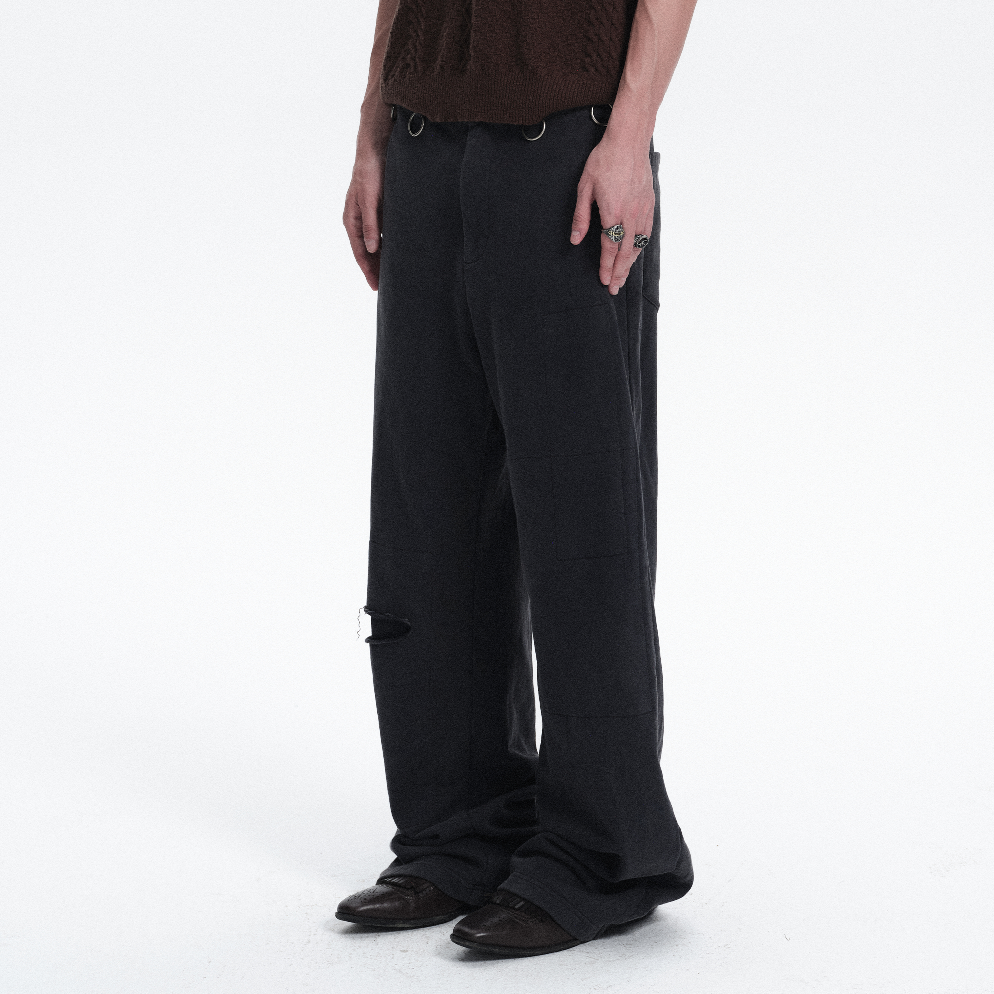 RICHILL Ring Detail Coin Button Distressed Pants