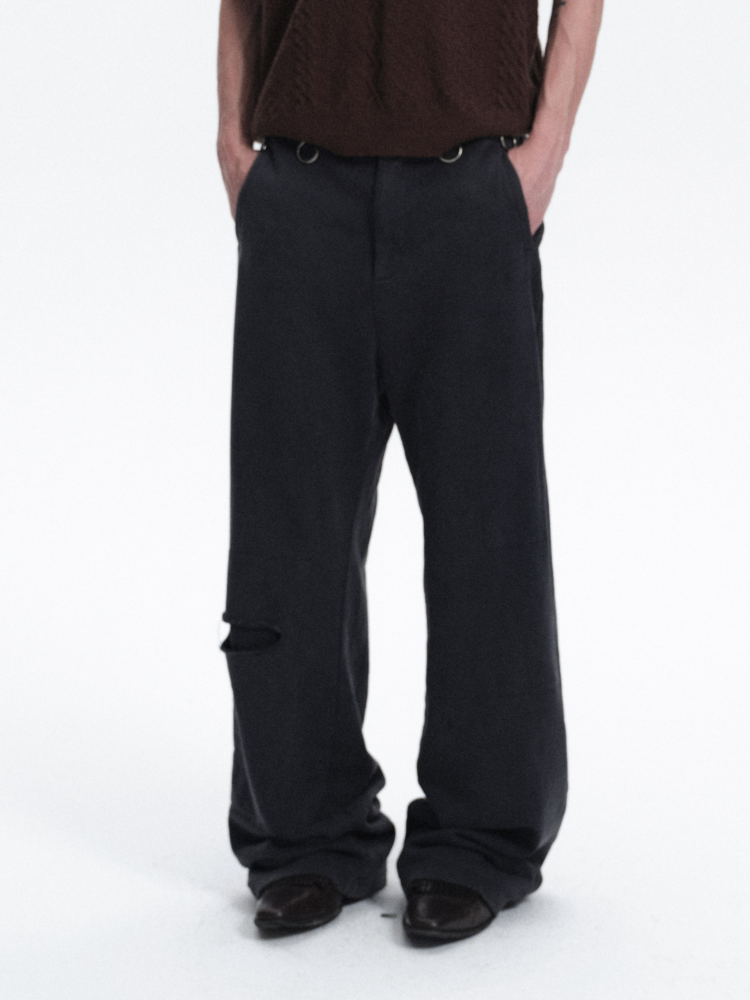 RICHILL Ring Detail Coin Button Distressed Pants