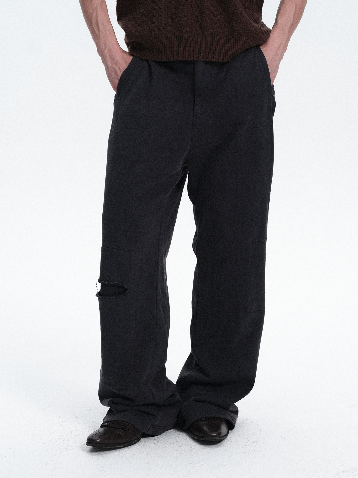 RICHILL Ring Detail Coin Button Distressed Pants