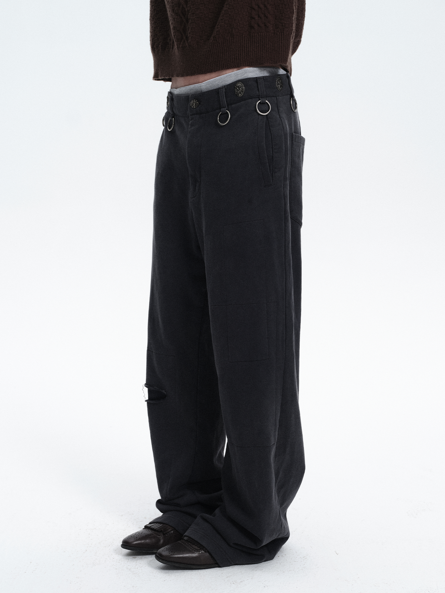 RICHILL Ring Detail Coin Button Distressed Pants