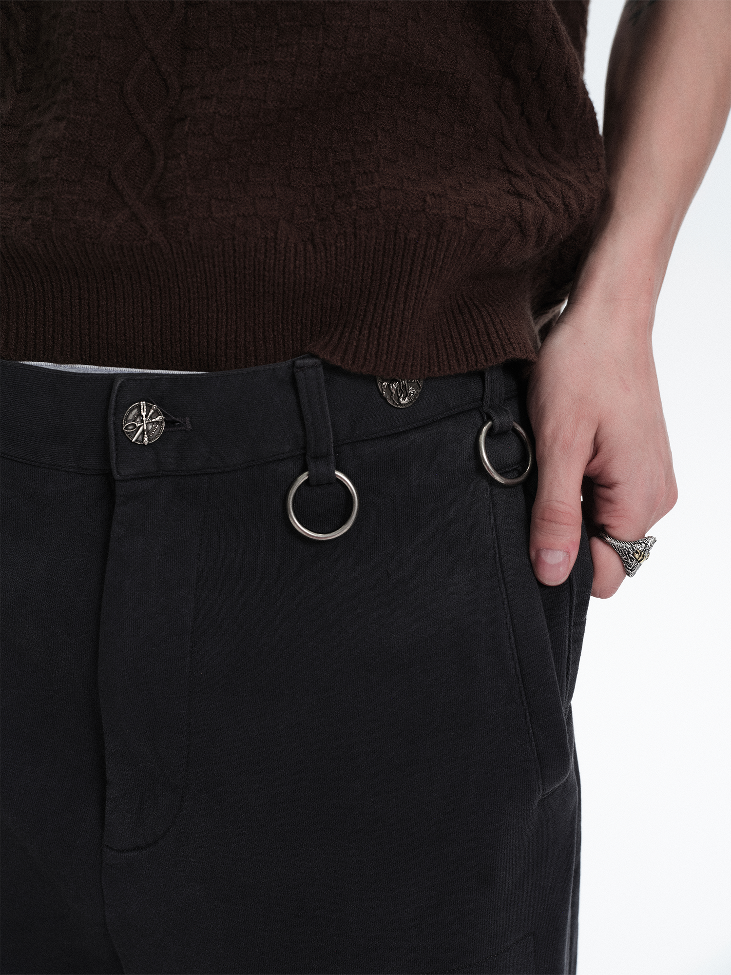 RICHILL Ring Detail Coin Button Distressed Pants