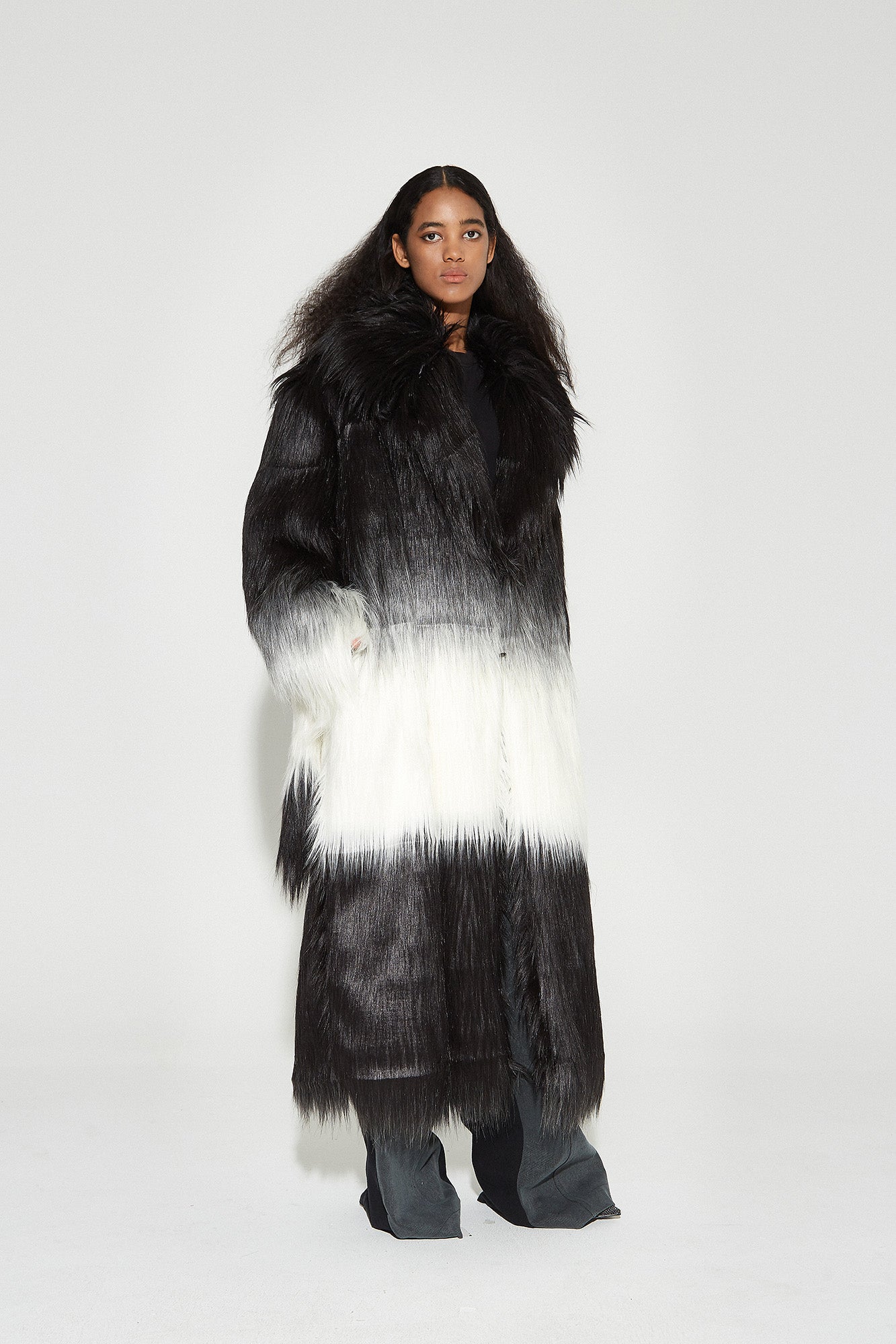 VANN VALRENCE Gradient Mane Faux Fur Maxi Coat