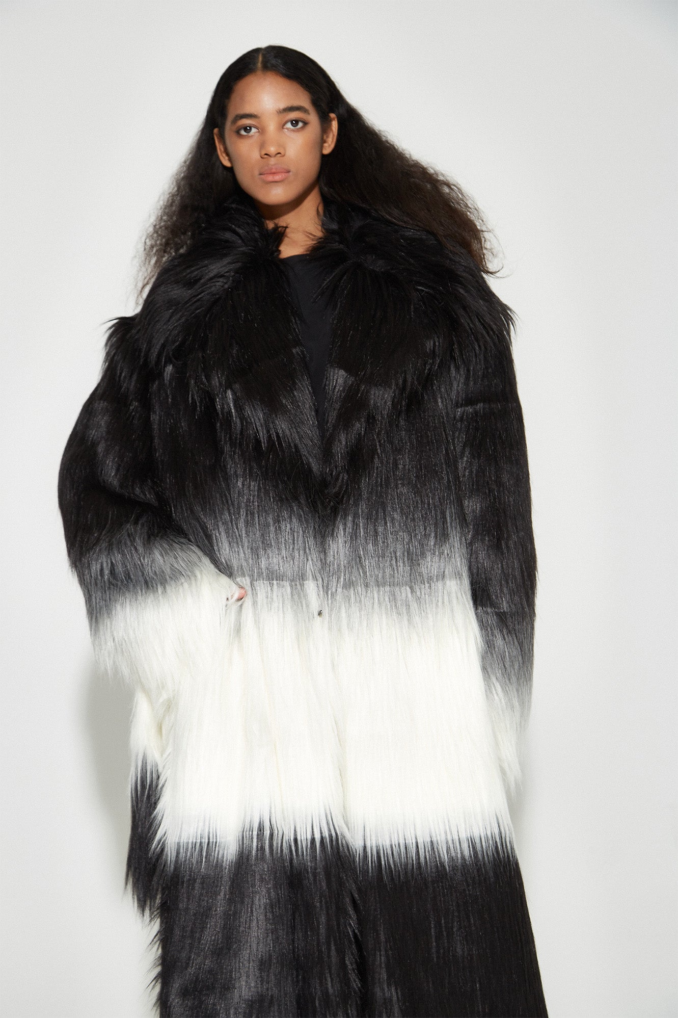 VANN VALRENCE Gradient Mane Faux Fur Maxi Coat