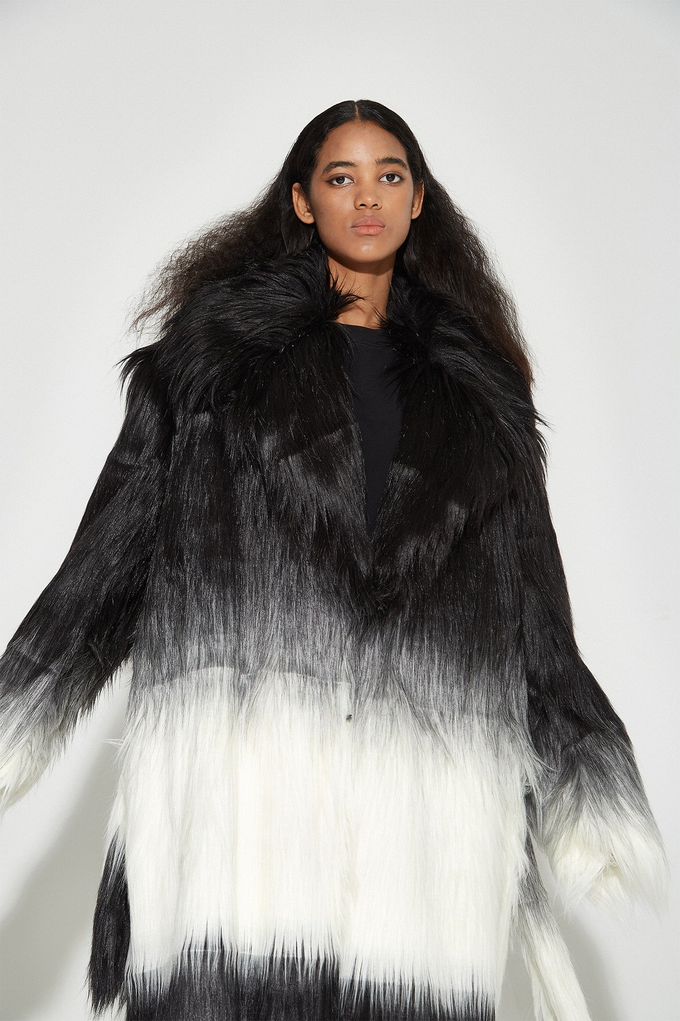 VANN VALRENCE Gradient Mane Faux Fur Maxi Coat