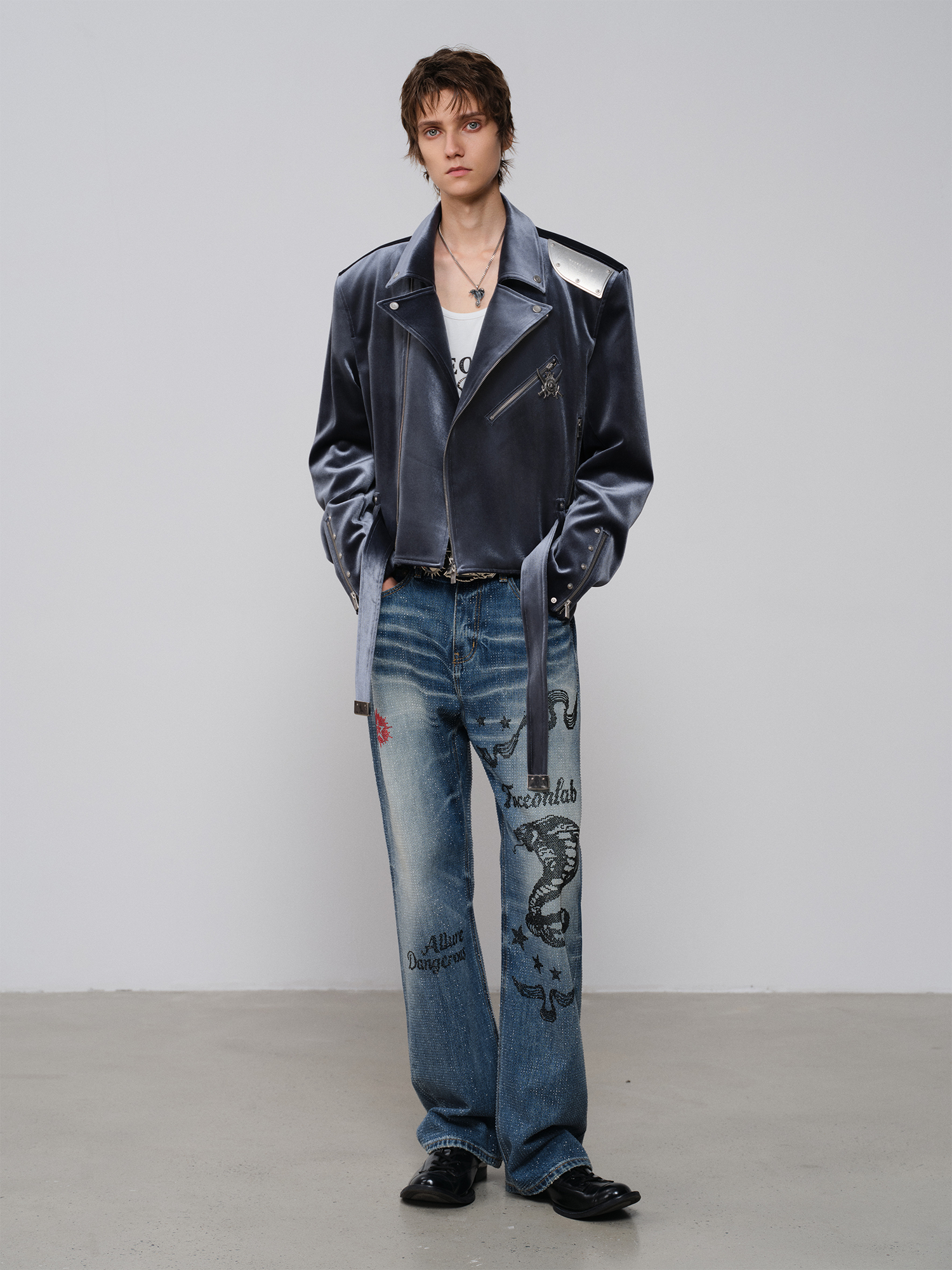 FACEONLAB Crystal Rhinestone Serpent Washed Straight-Leg Jeans