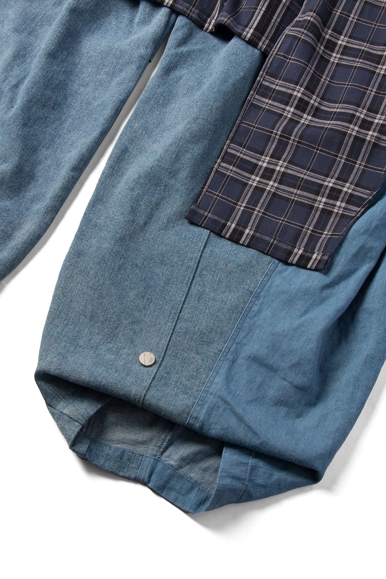 RELABEL Detachable Plaid Back Flap Oversized Jeans