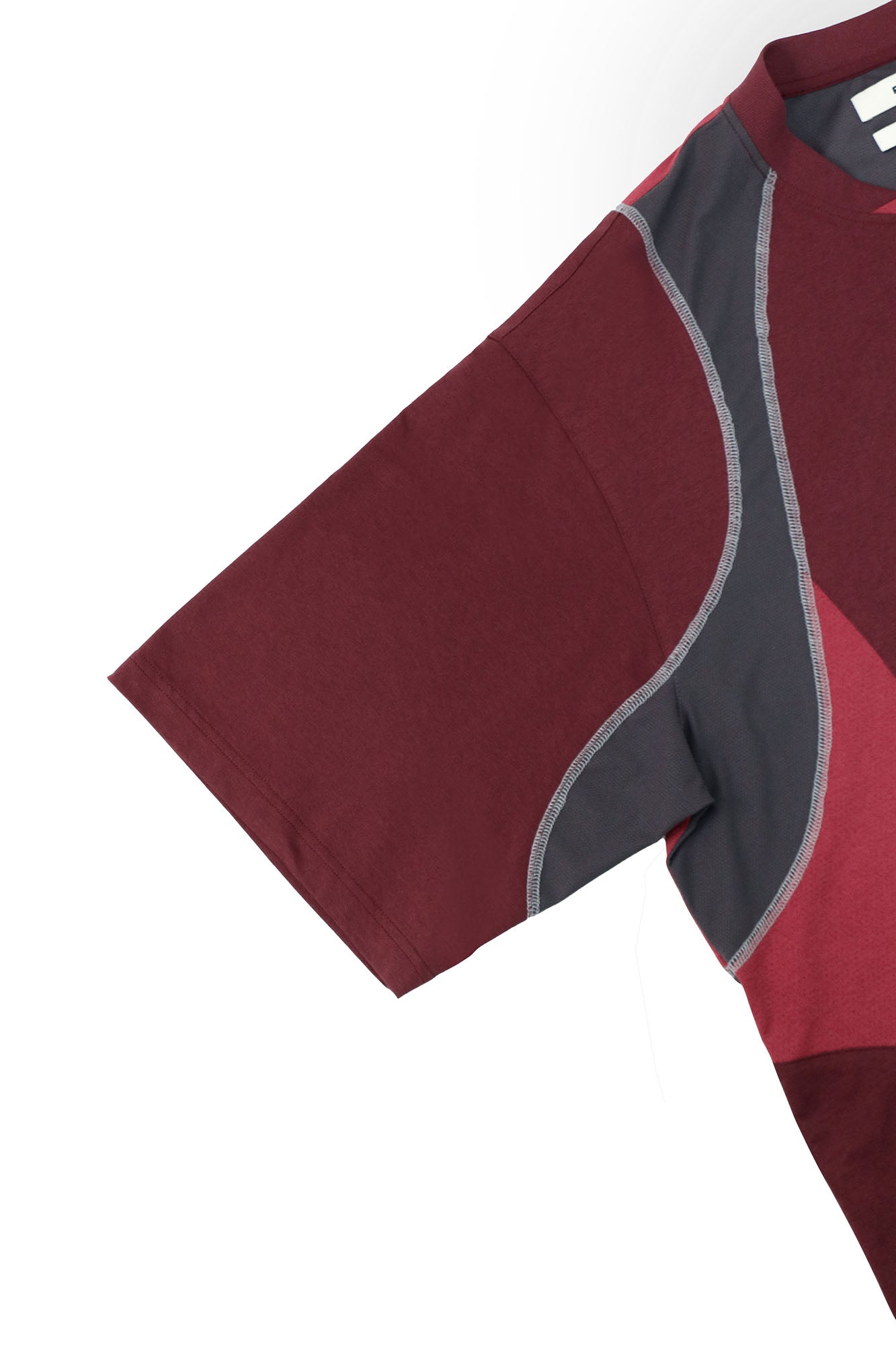 RELABEL Contrast Paneled Quick-Dry Tee