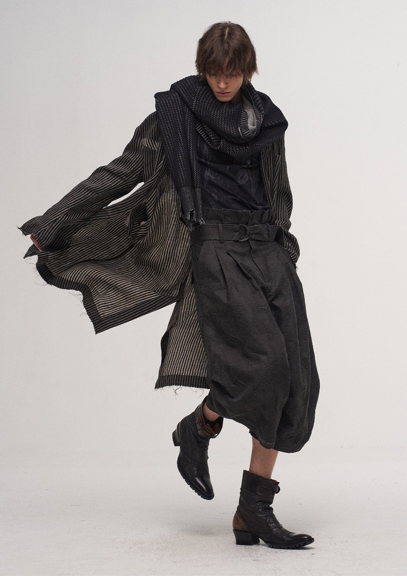 ILNya Nieternite Nifutur Jacquard Ruffled Hem Capris Lantern Pants, premium urban and streetwear designers apparel on PROJECTISR.com, ILNya Nieternite Nifutur
