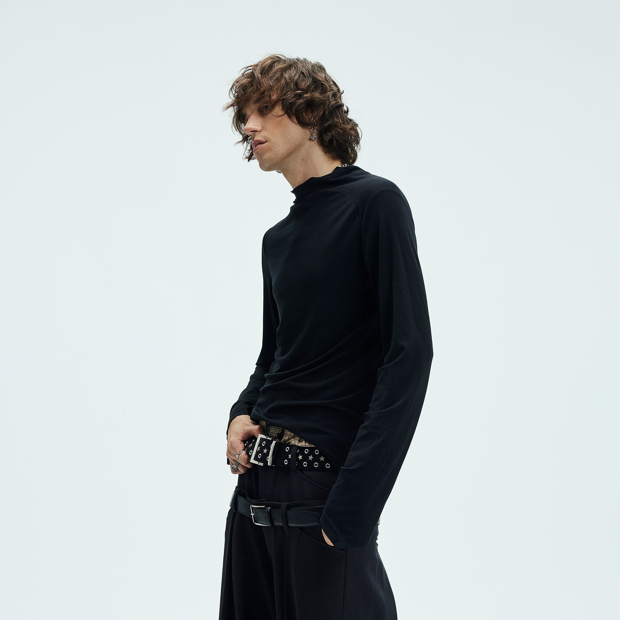 WHISTLEHUNTER Asymmetric Slim Long-Sleeve T-Shirt